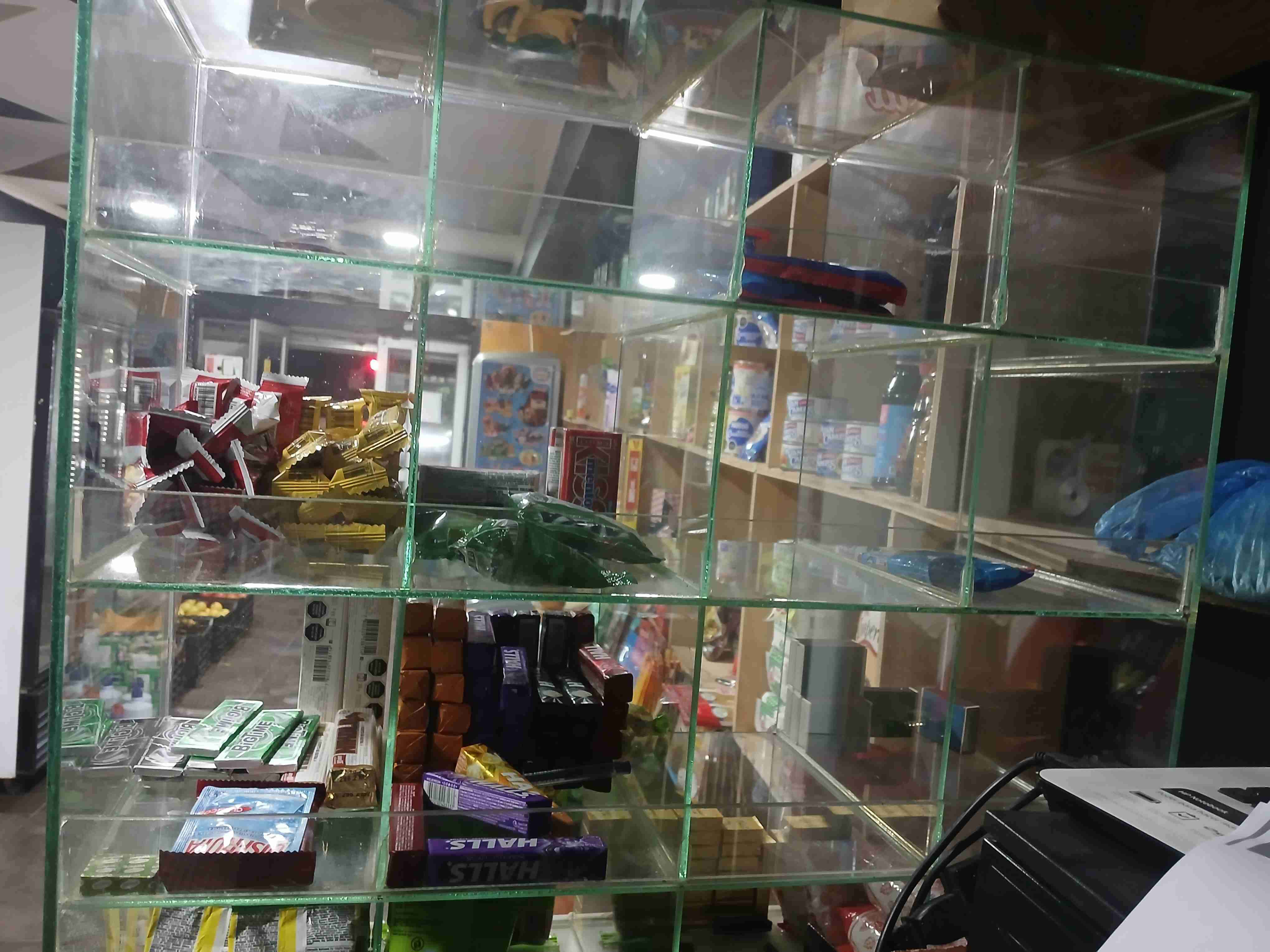 Vitrina de dulces variados - miniatura 2