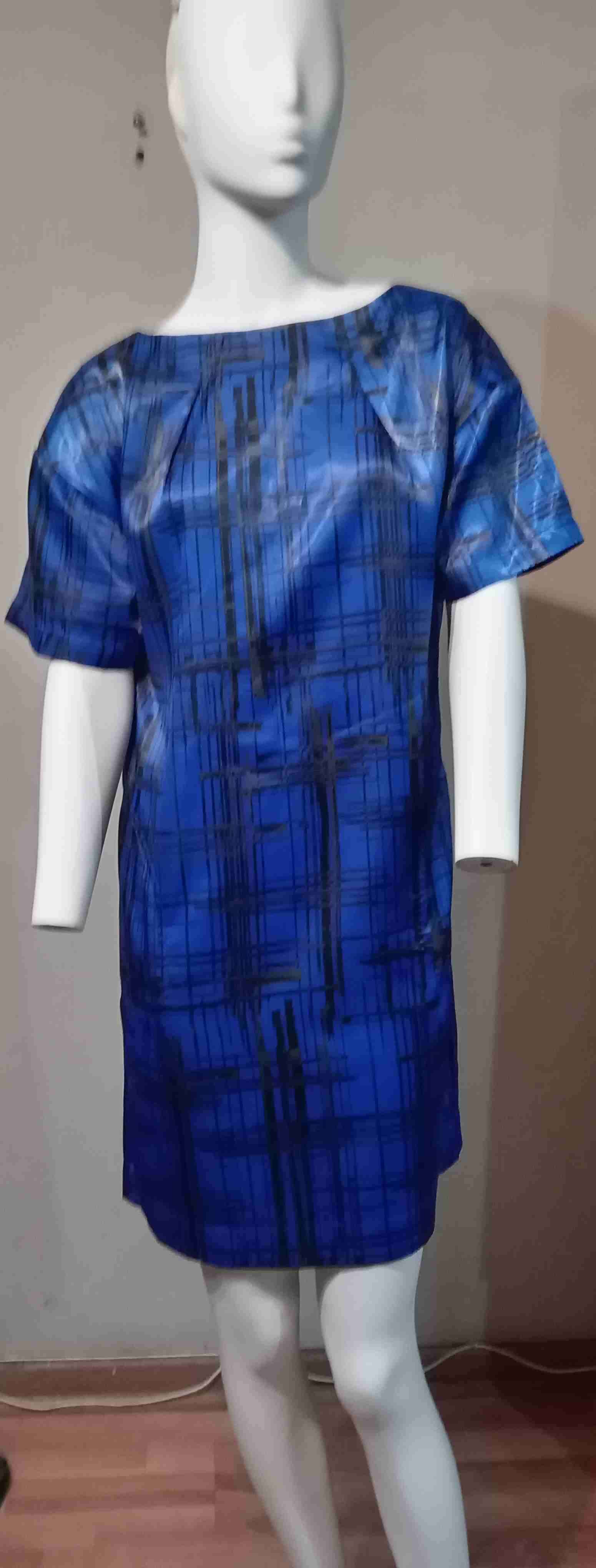 Vestido corto azul estampado