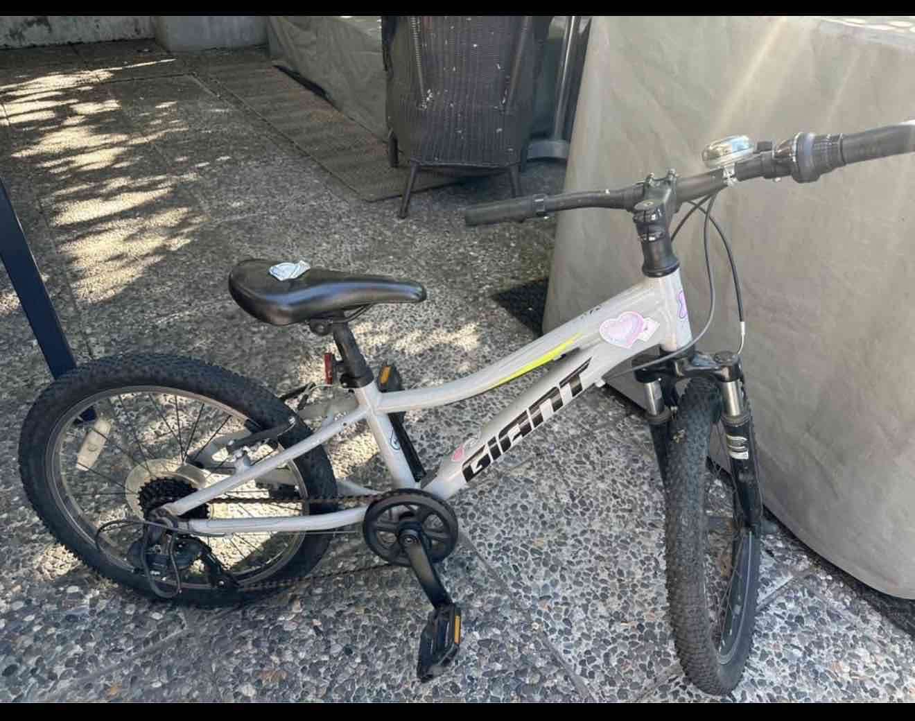 Bicicleta montaña infantil gris