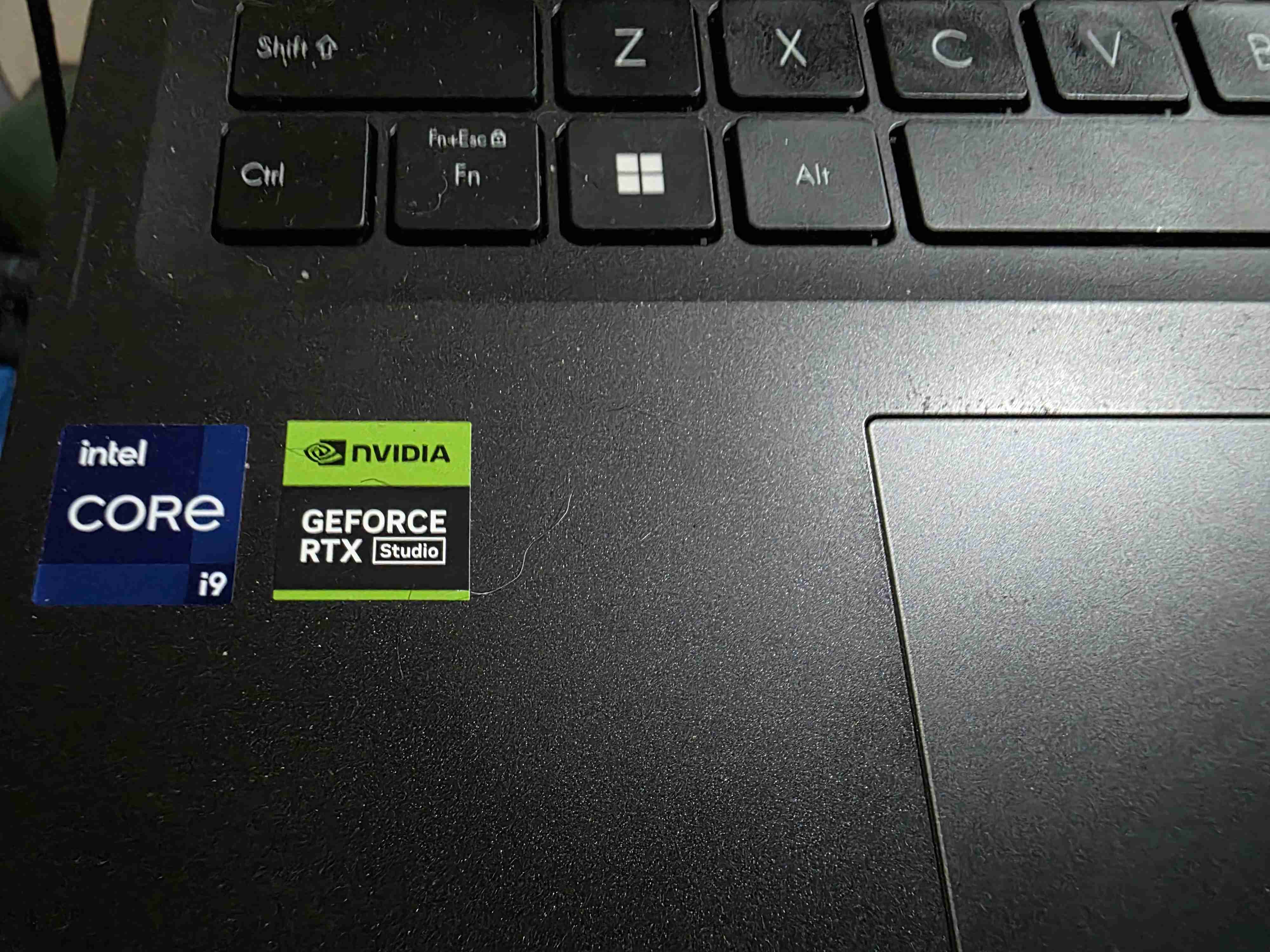 Laptop ASUS VivoBook 15" i9 - miniatura 4