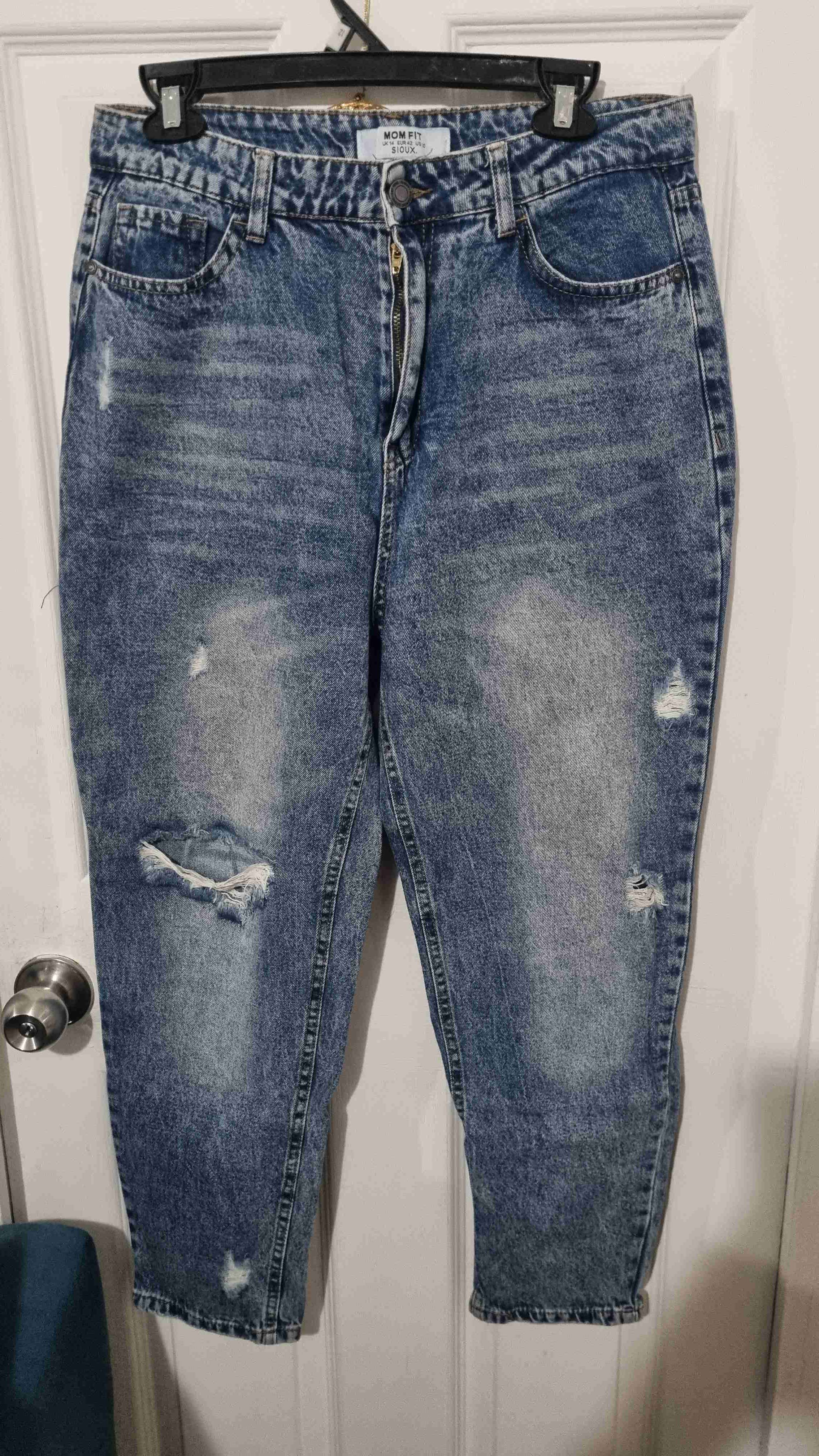 Jeans mom fit desgastados