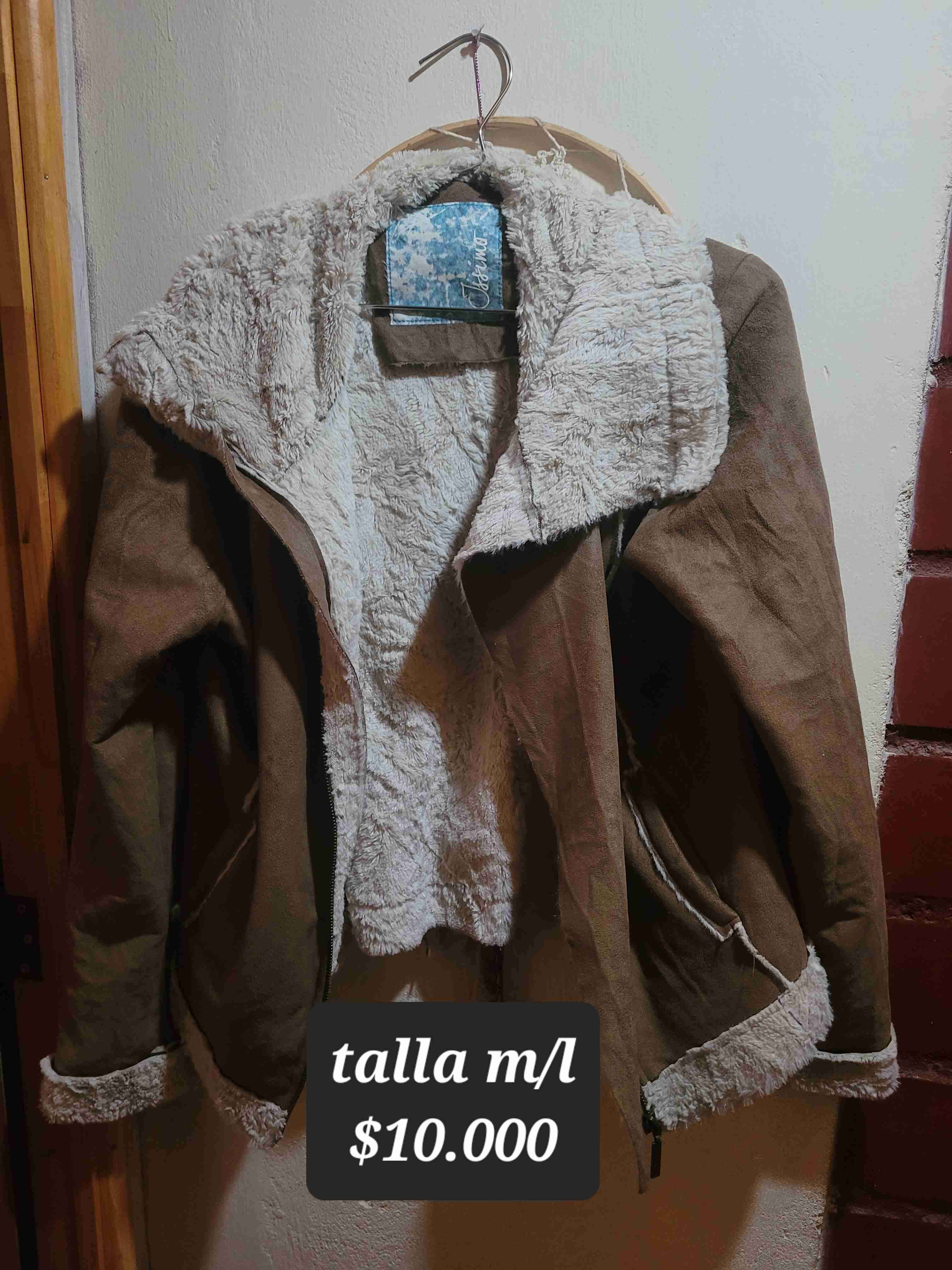 Chaqueta marrón con forro polar