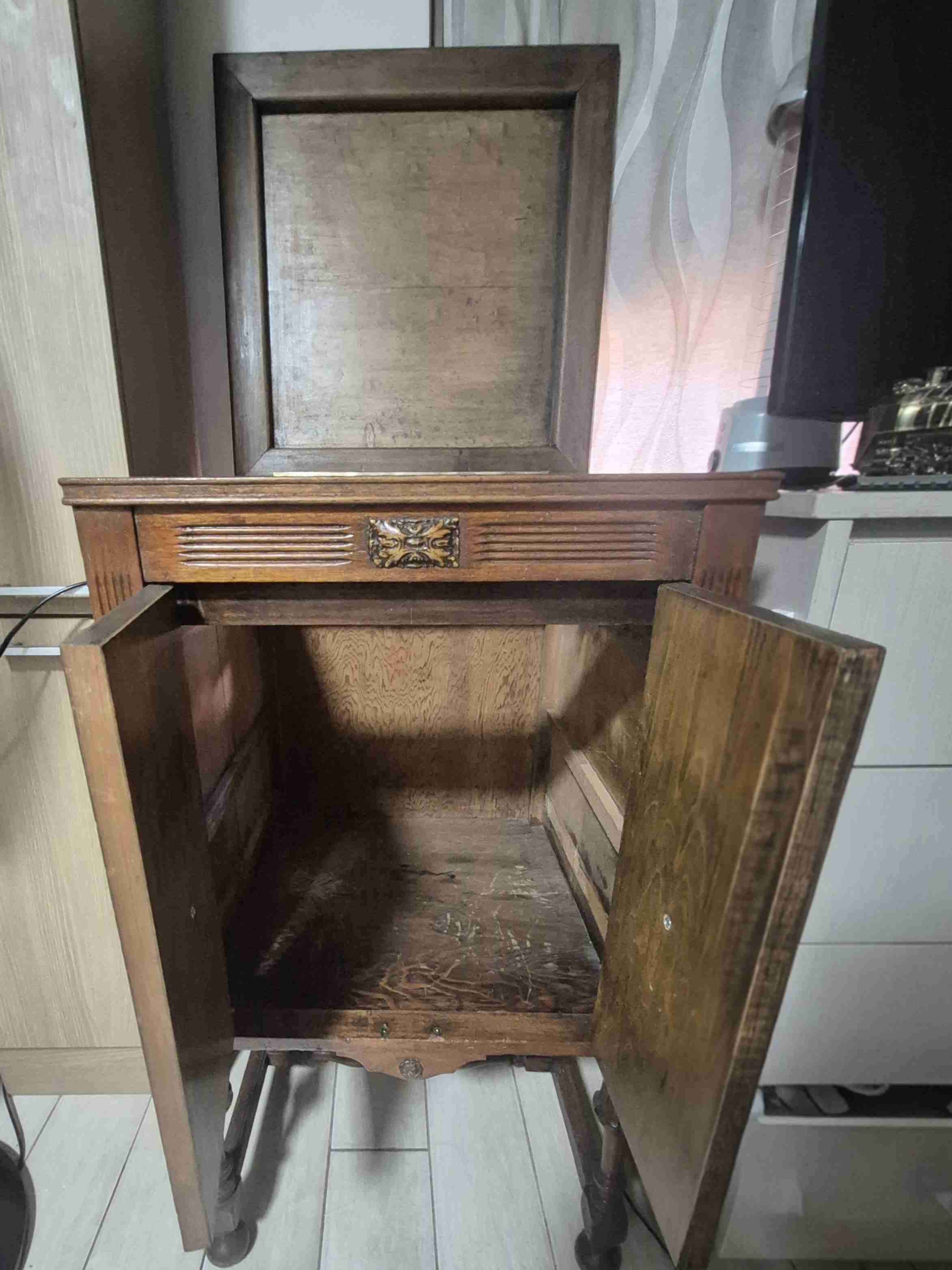 Gabinete antiguo de madera - miniatura 2