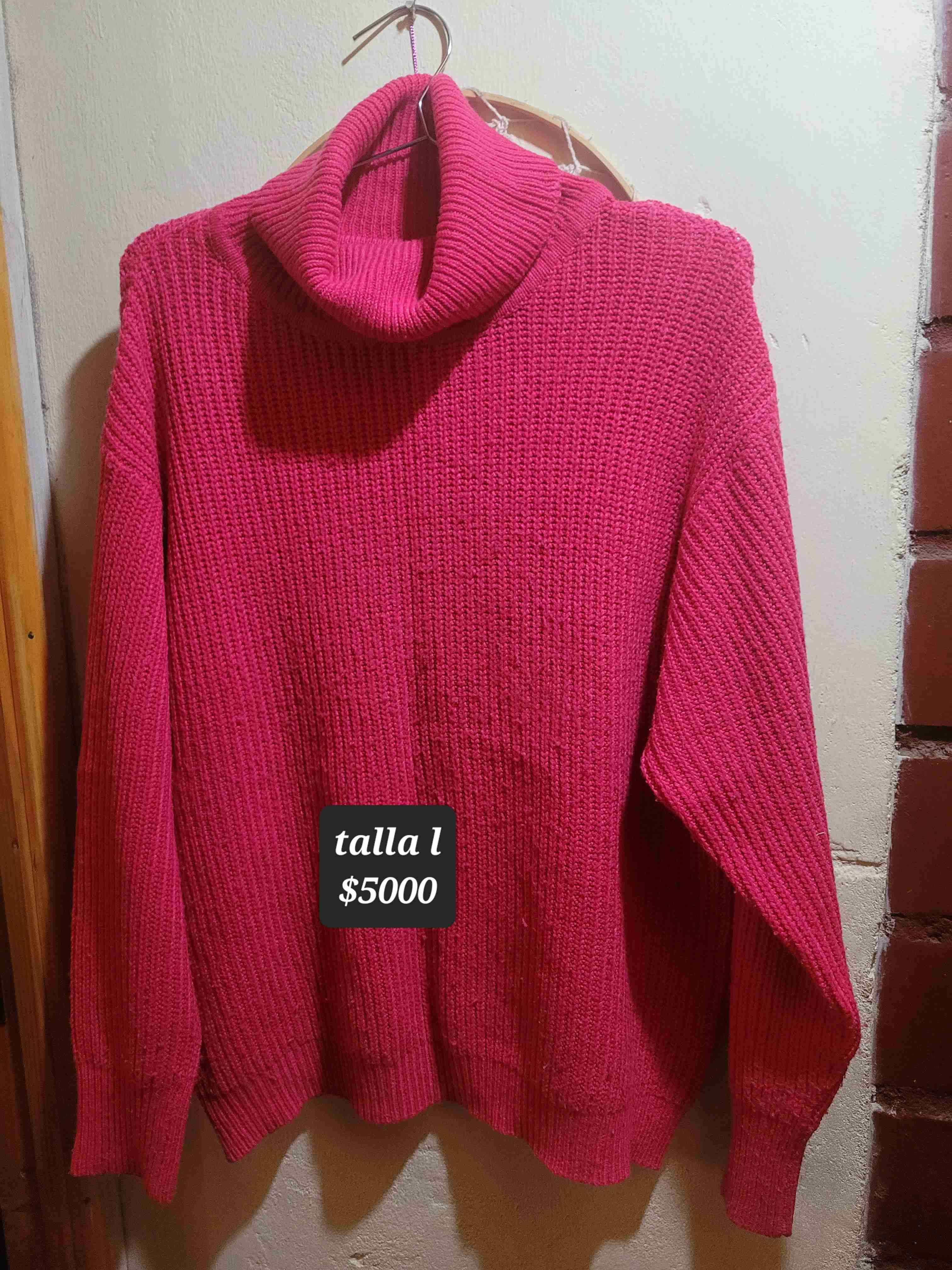 Suéter cuello alto rosado