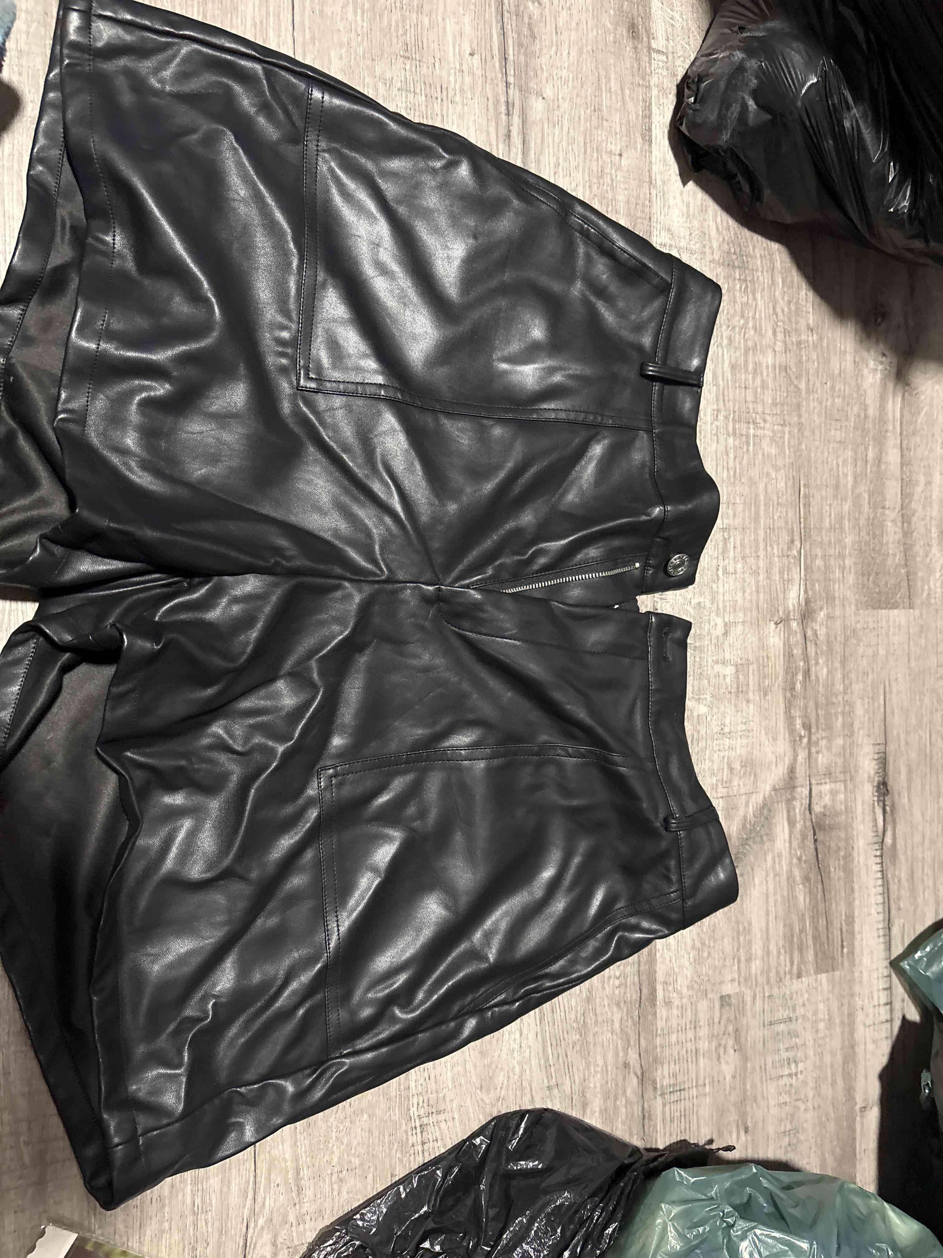 Shorts de cuero negros