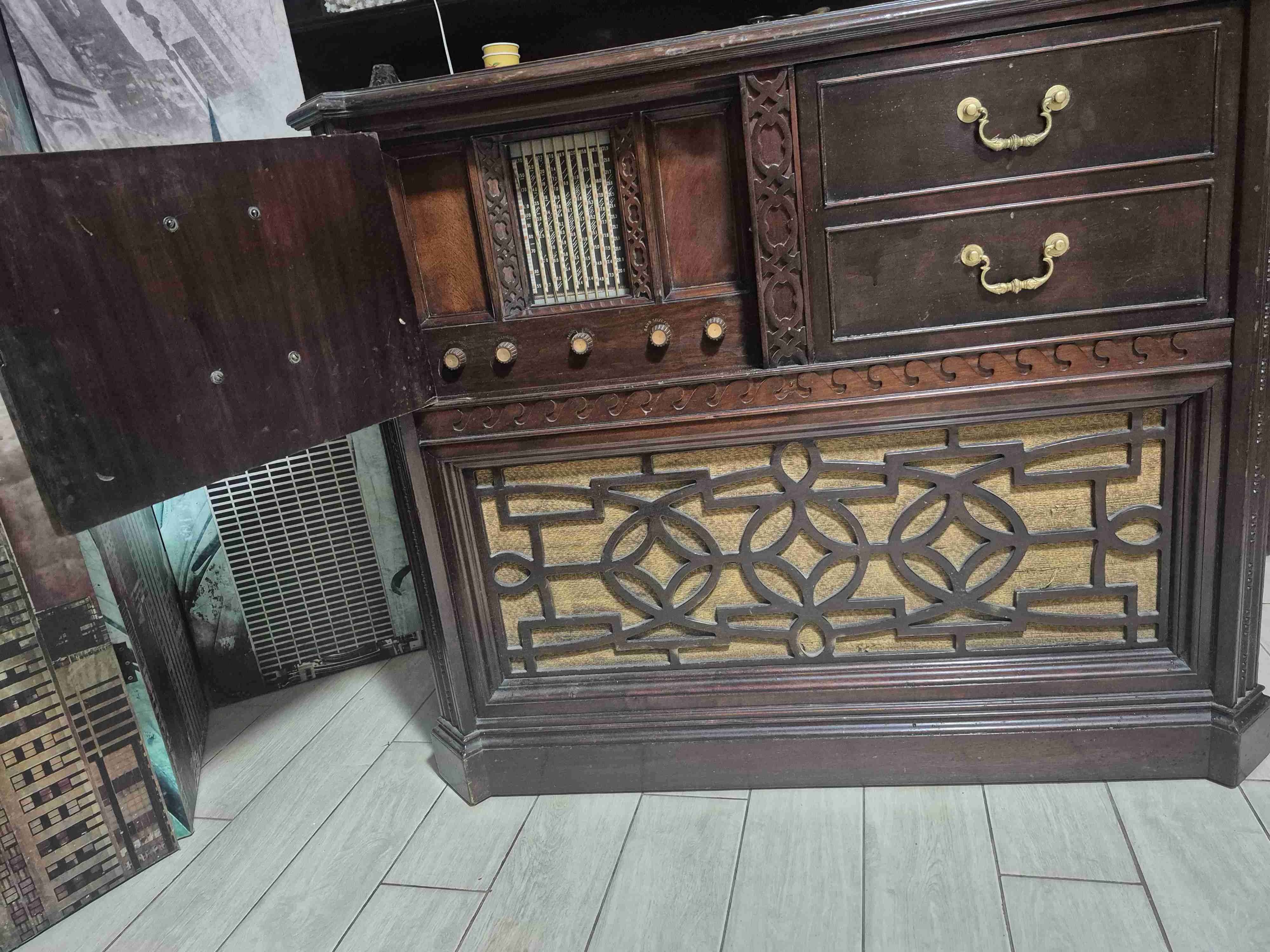 Mueble antiguo de madera