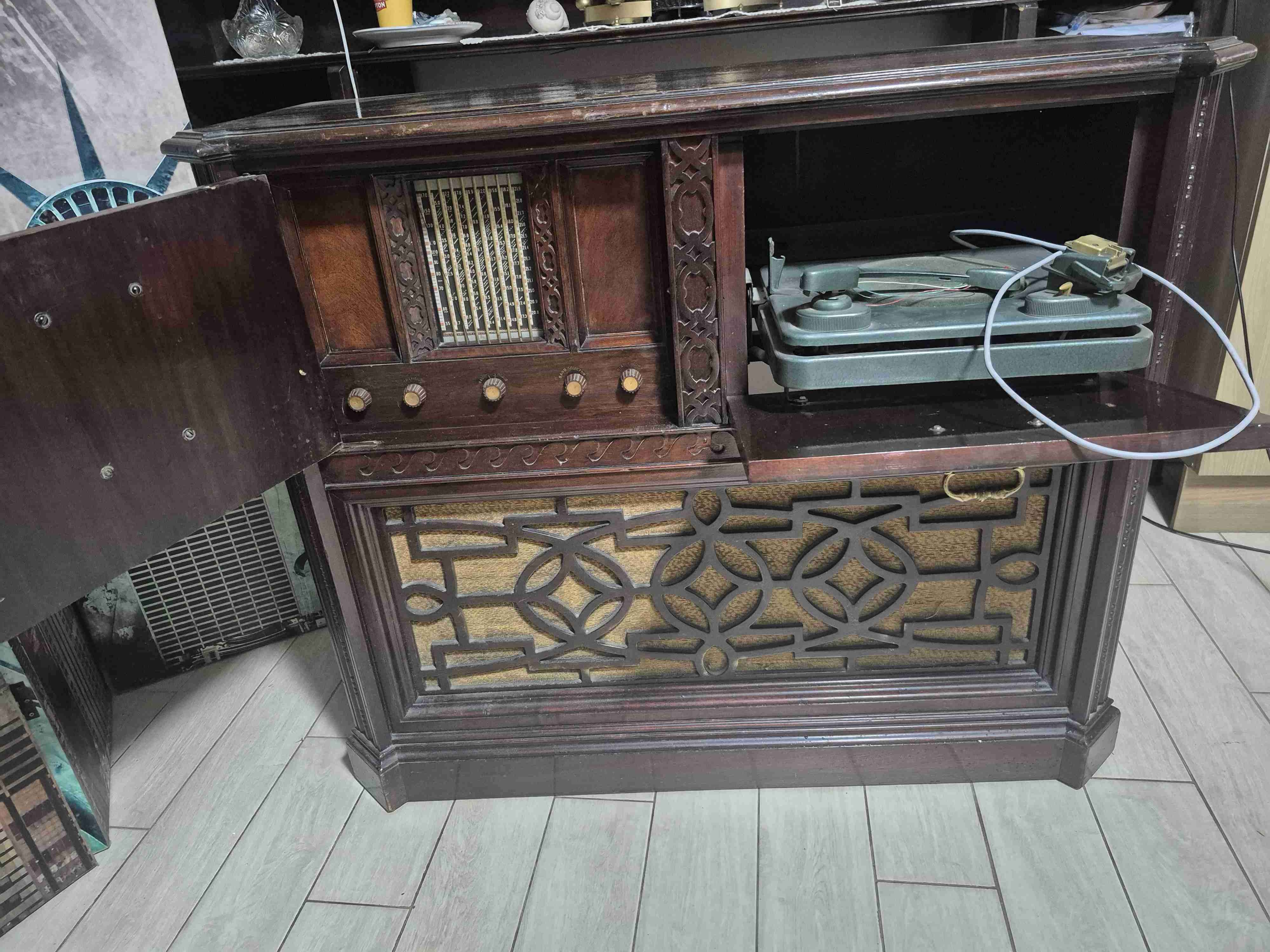 Mueble antiguo de madera - miniatura 2