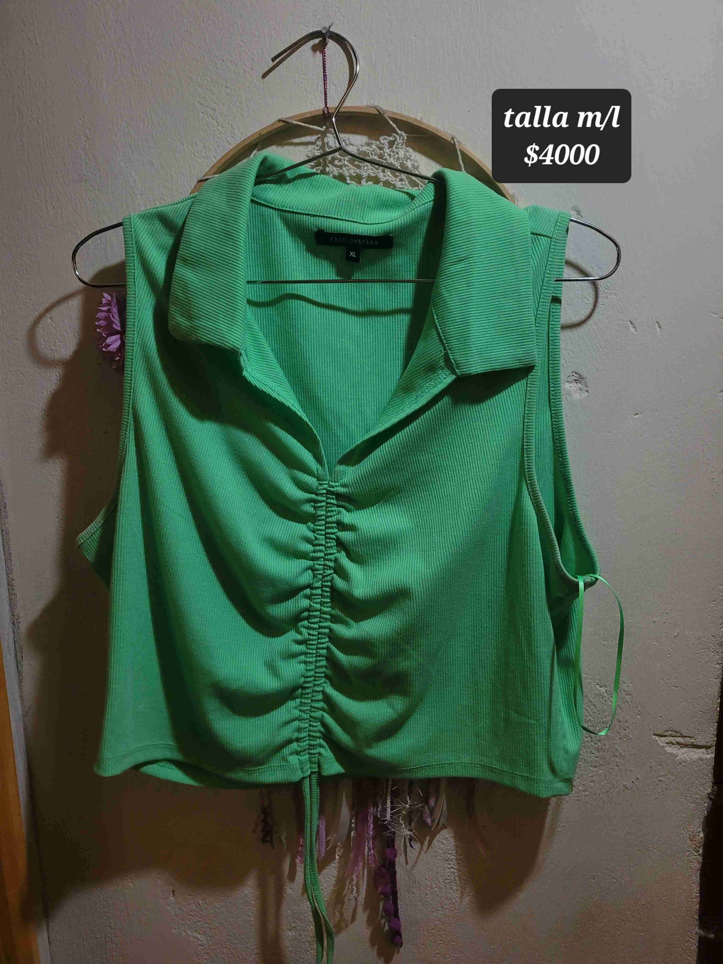 Blusa verde sin mangas