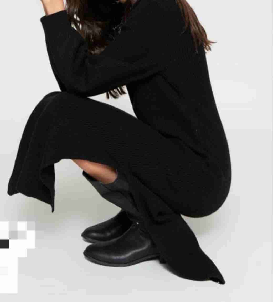 Vestido negro con estrellas brillantes barbados. - miniatura 4