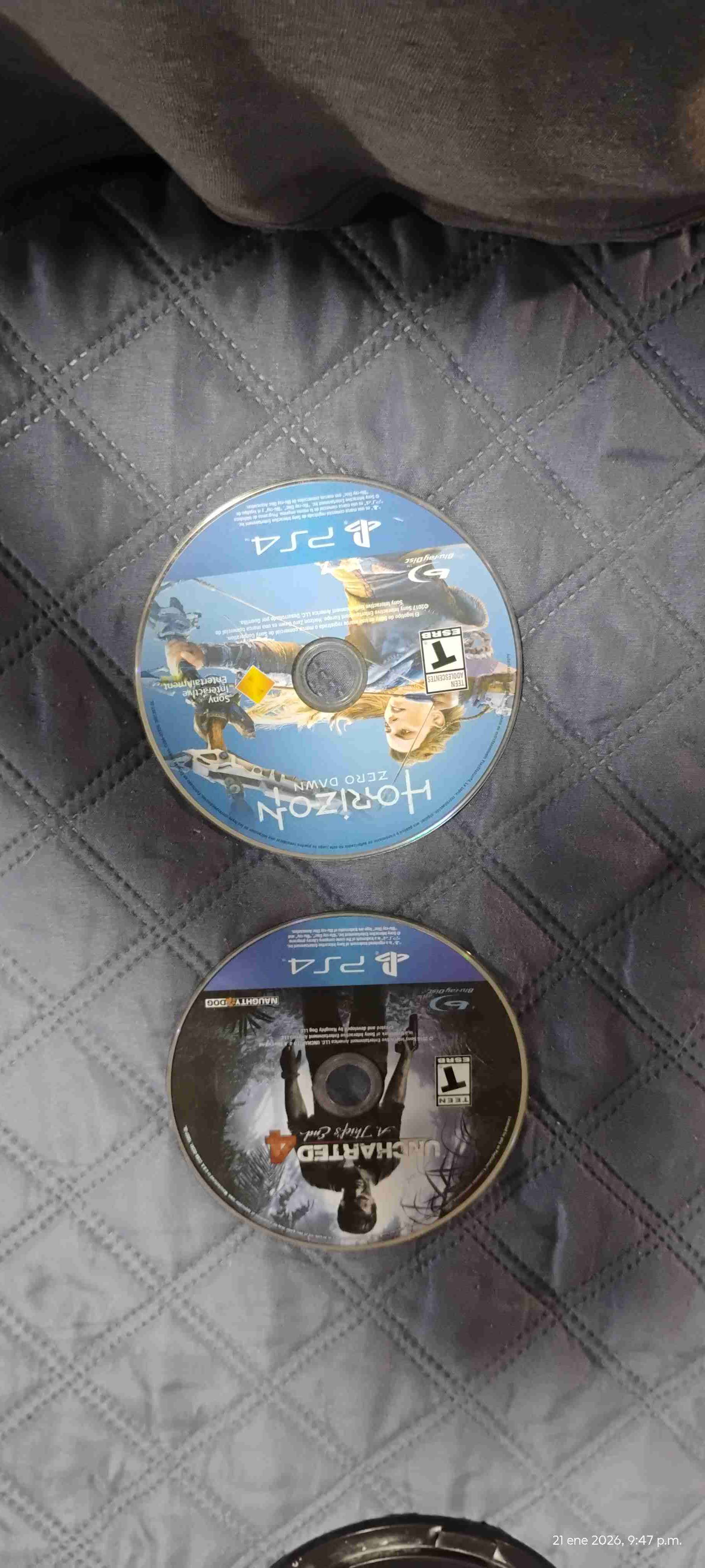 Consola PS4 con 2 controles y juegos varios - miniatura 3