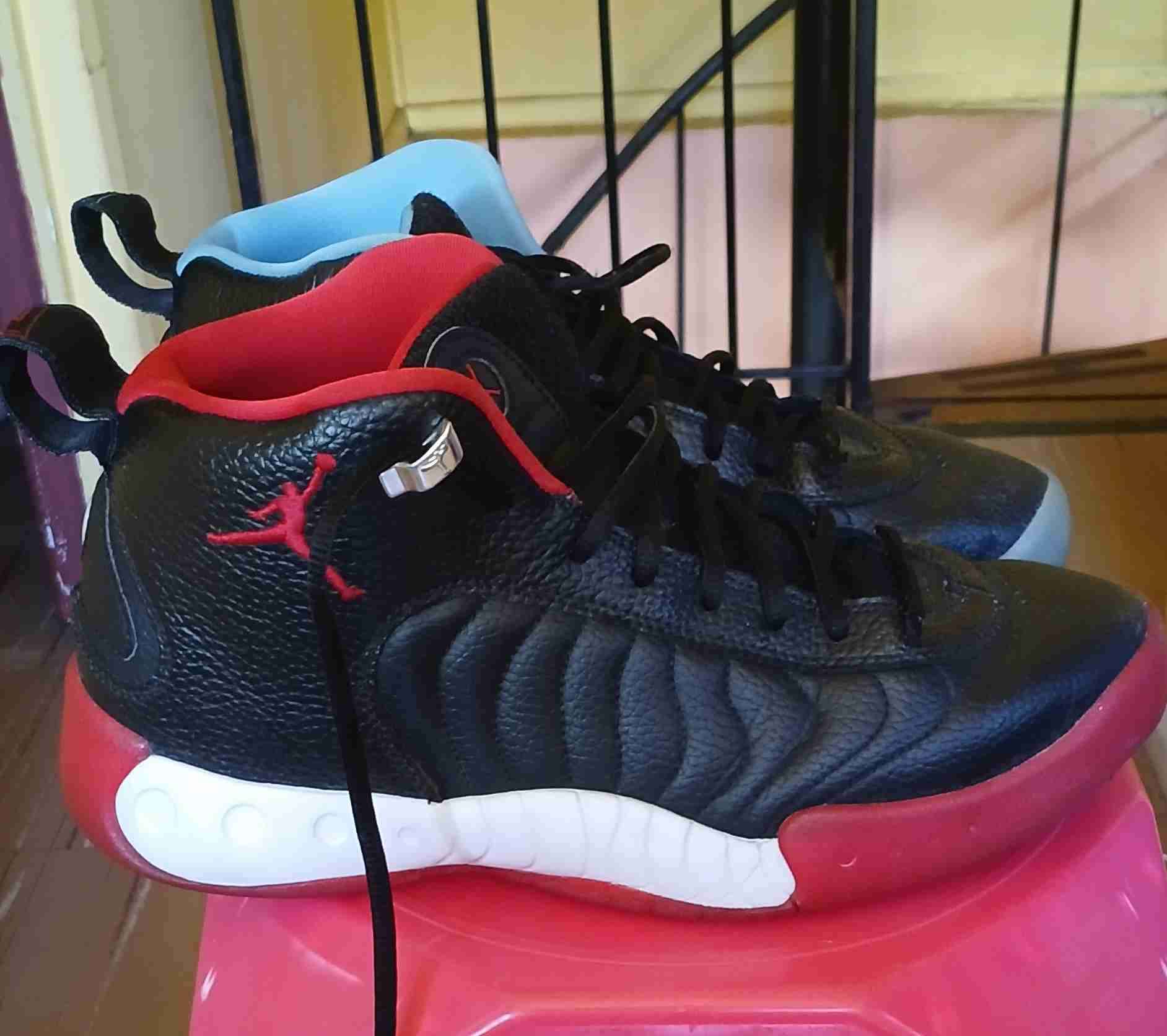 Zapatillas negras rojas y azules Jordan Jumpman - miniatura 2