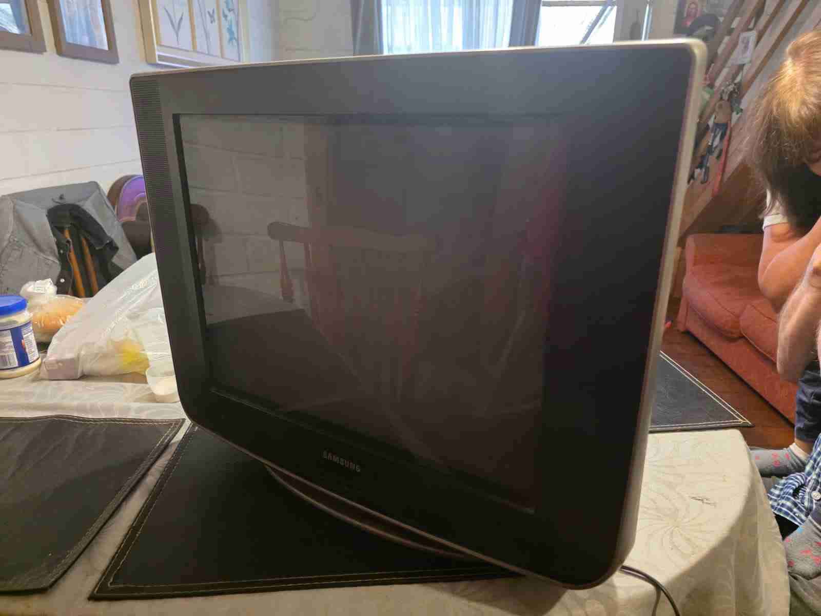 Televisor Samsung modelo CL21B501HL - miniatura 2