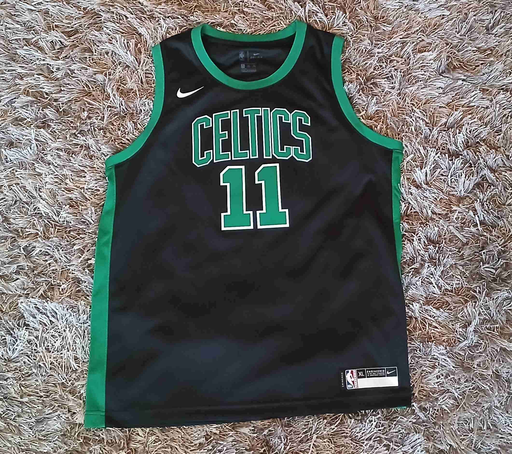 Polera deportiva Celtics negra Irving Original