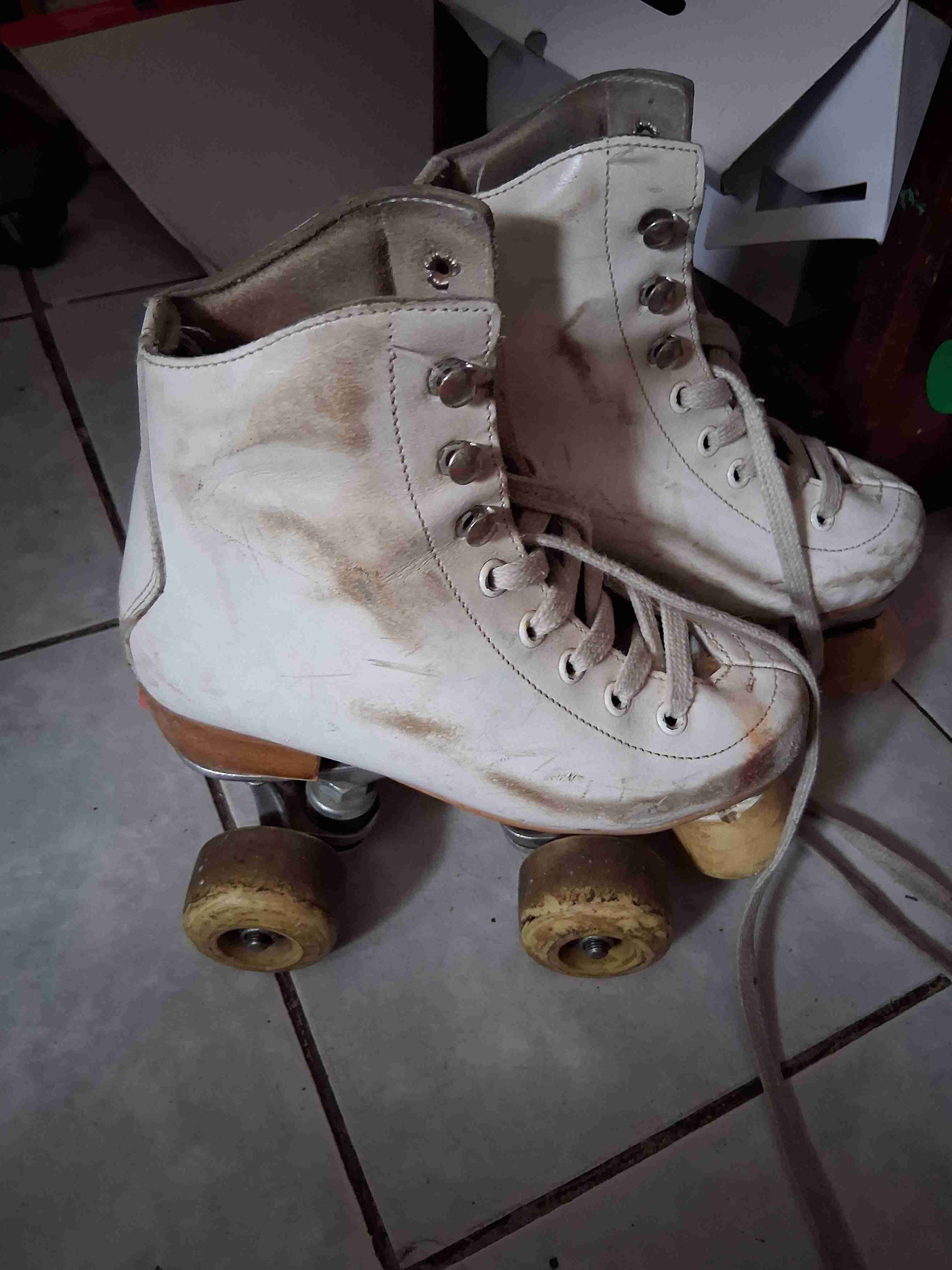 Patines de cuatro ruedas blancos - miniatura 2