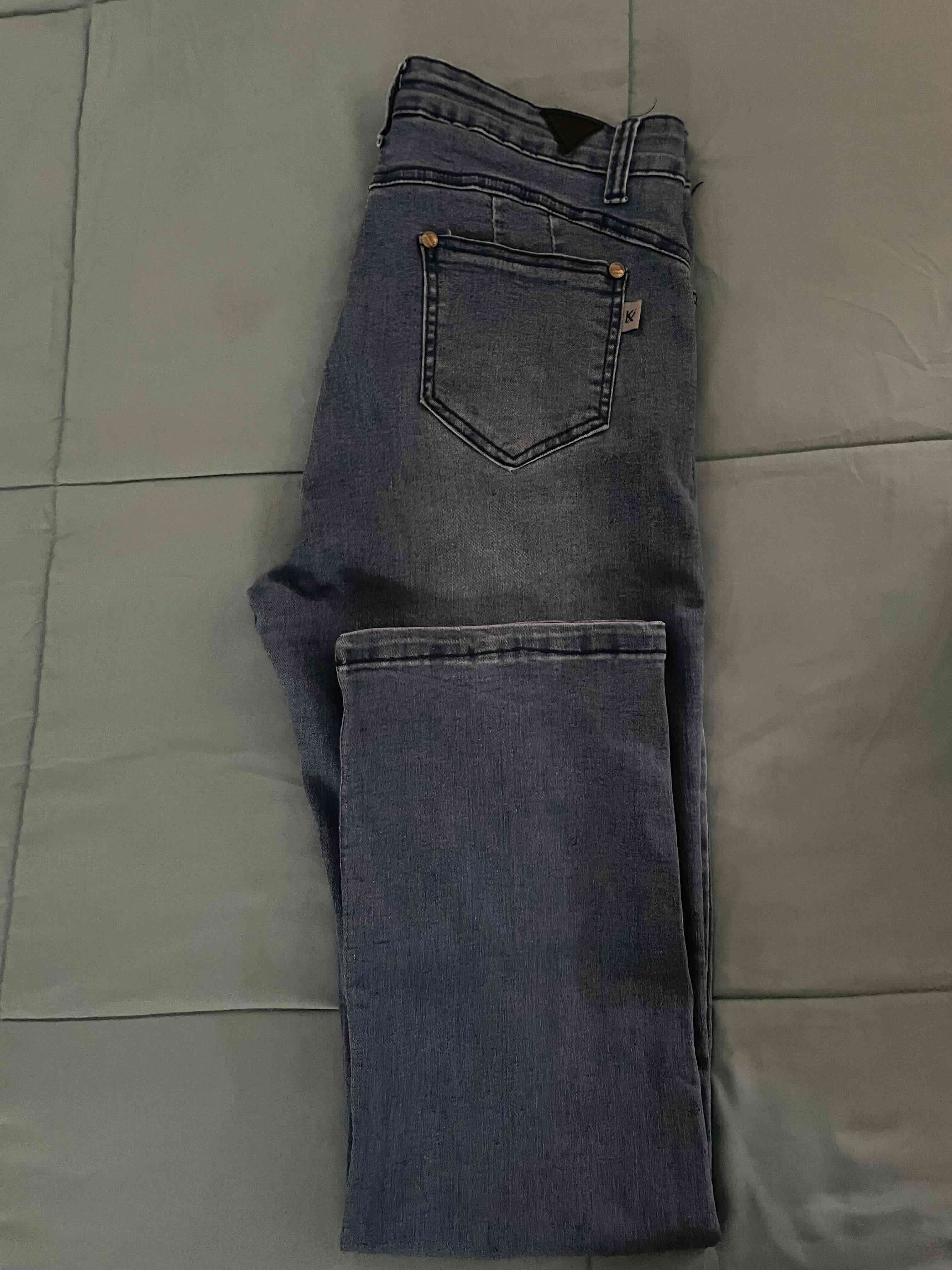 Jeans azul oscuro para mujer