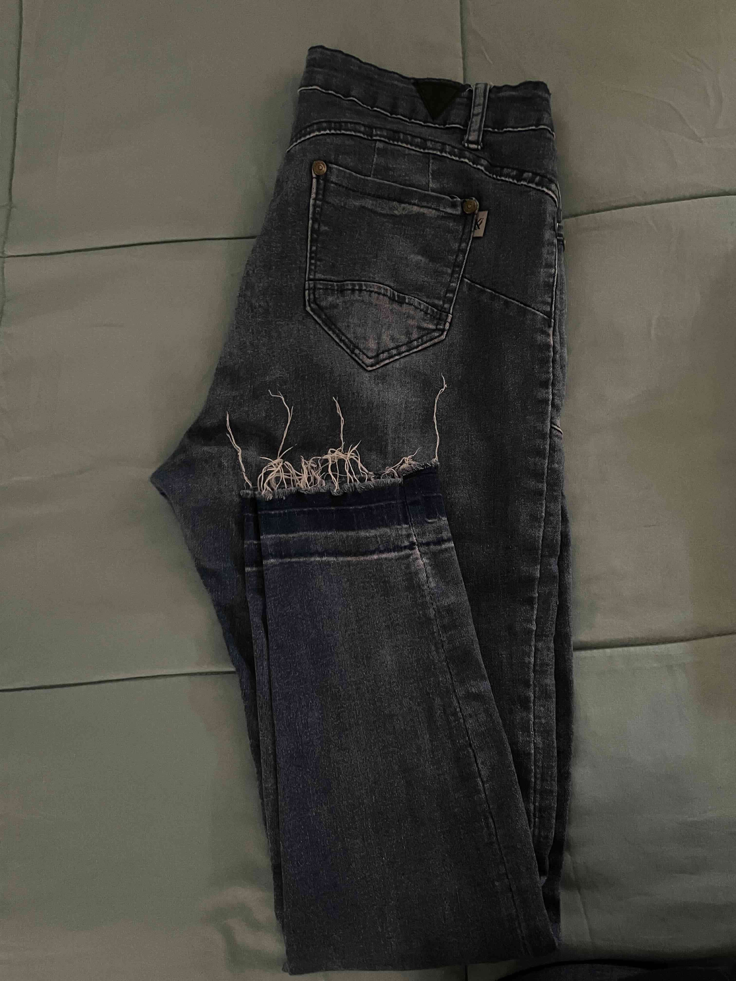 Jeans gris desgastados