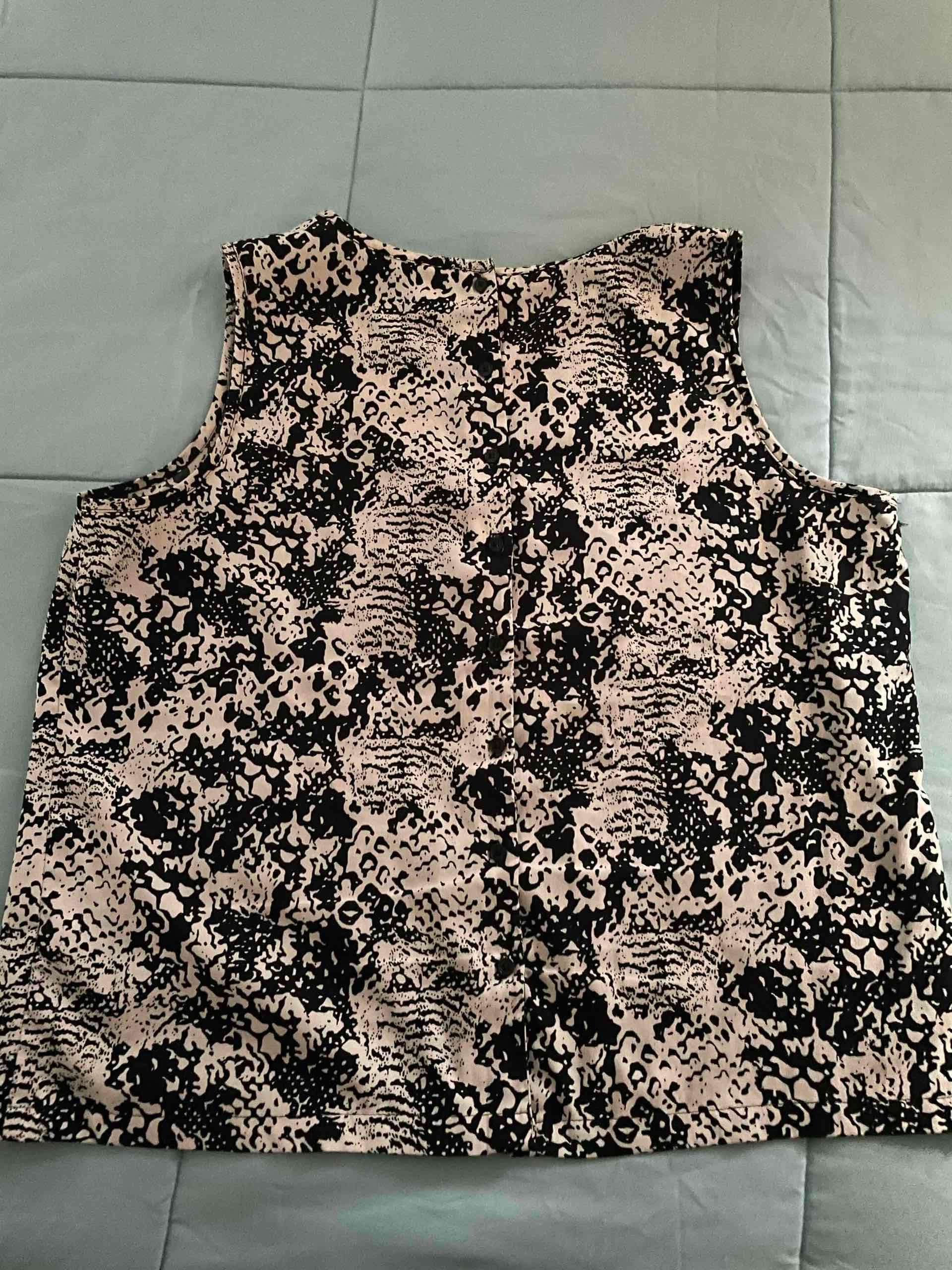 Blusa sin mangas estampada - miniatura 3