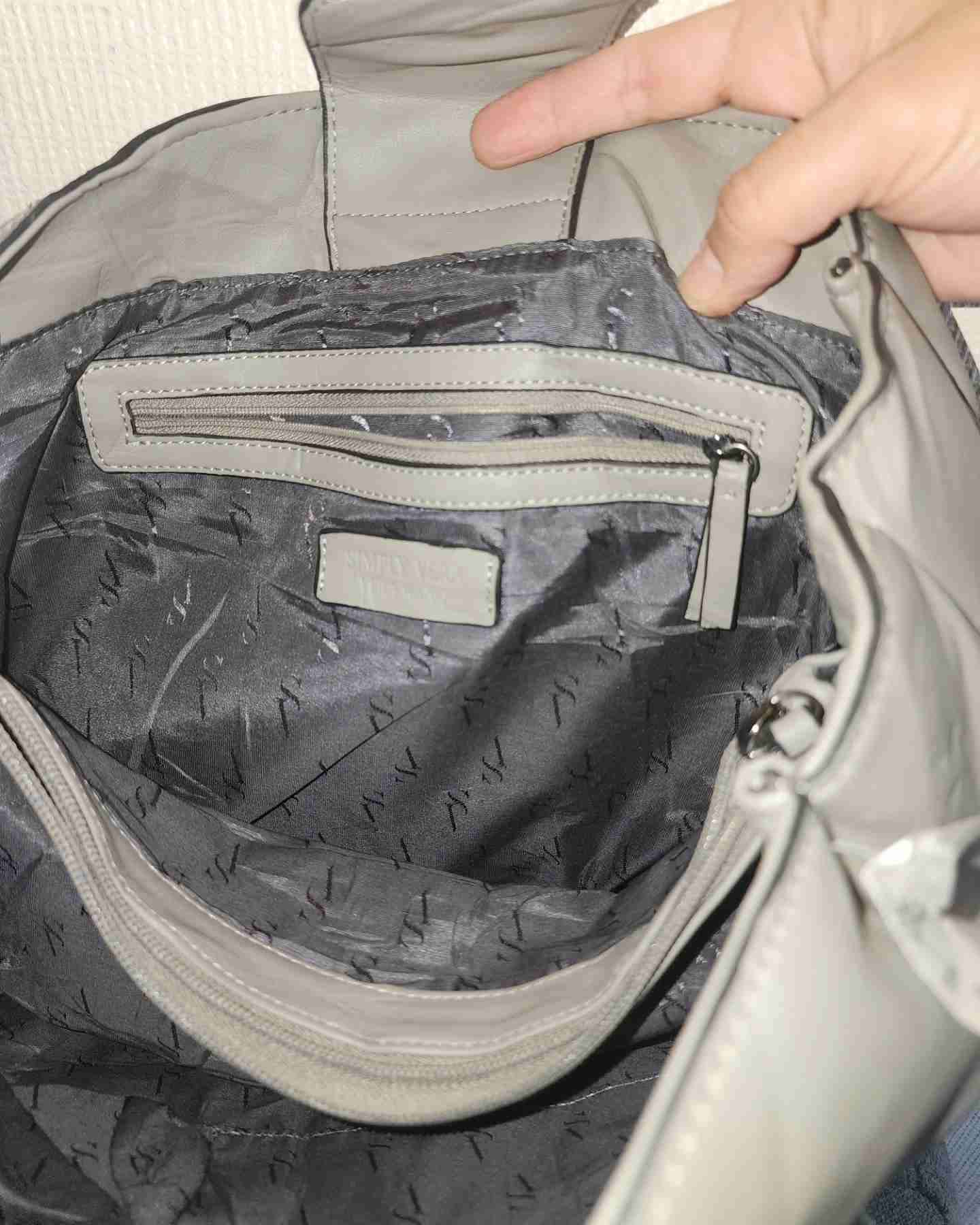 Bolso gris con cadena - miniatura 2