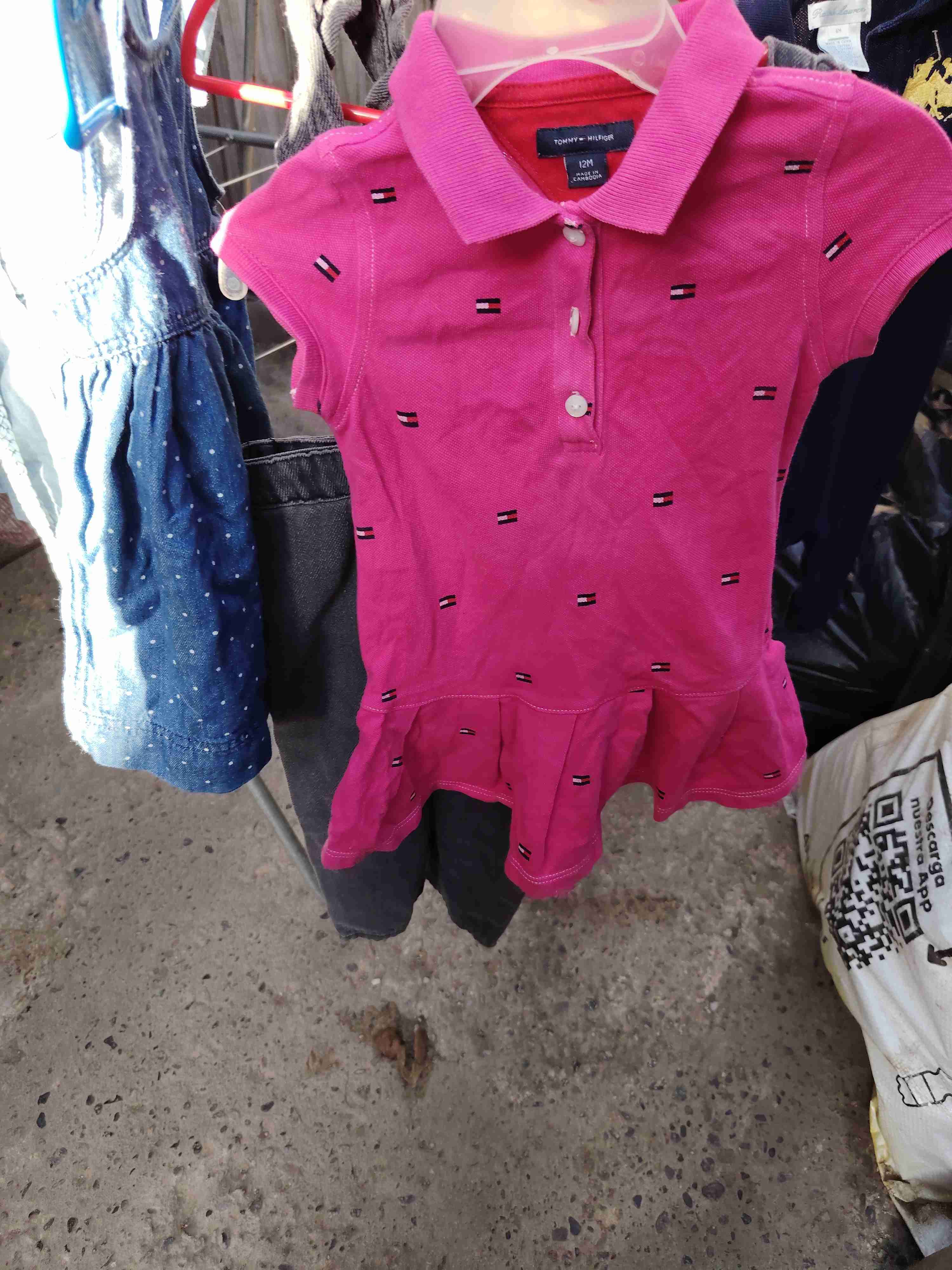 Vestido fucsia para niña - miniatura 2