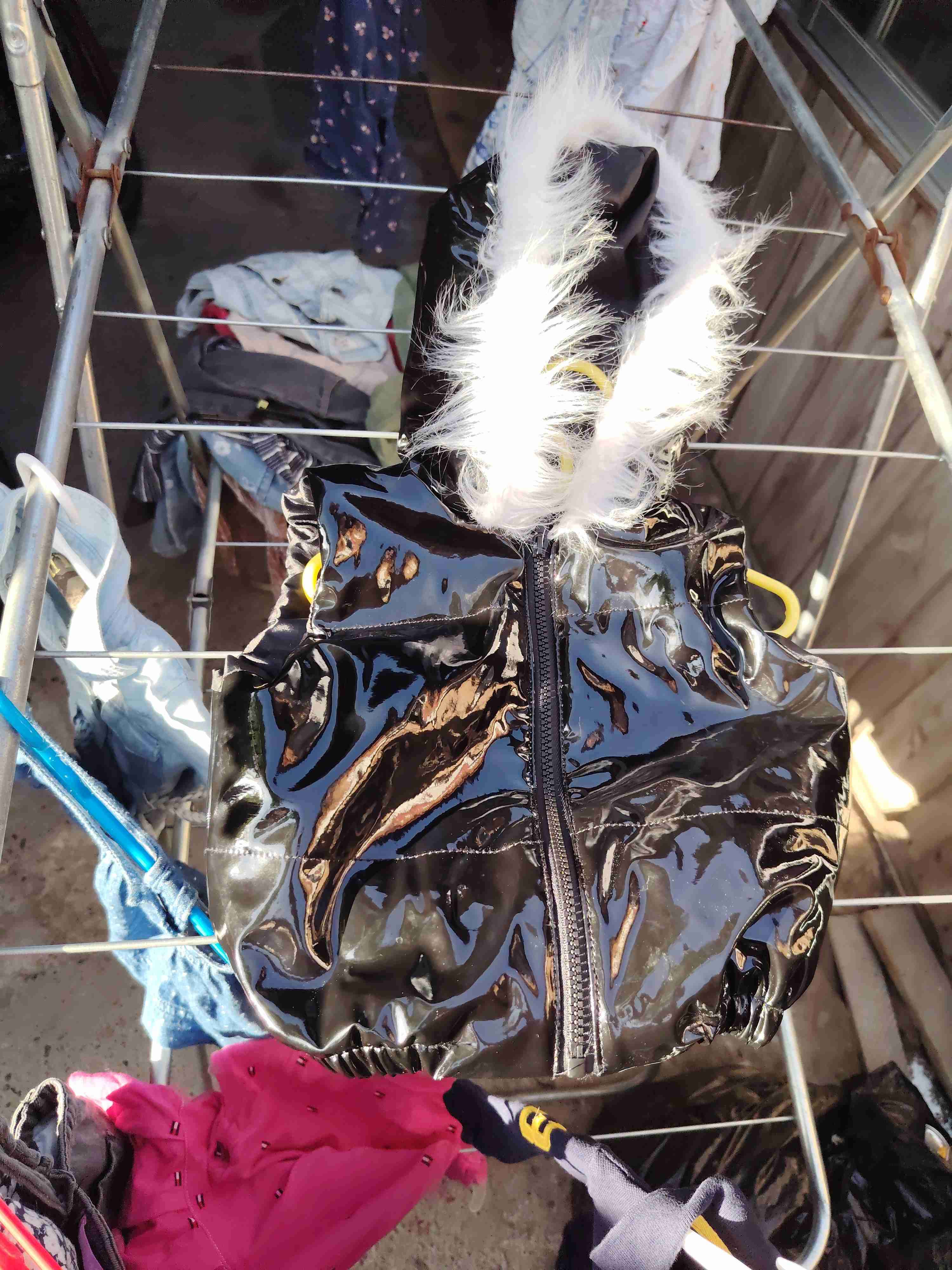 Chaqueta negra brillante con capucha talla 1 - miniatura 3