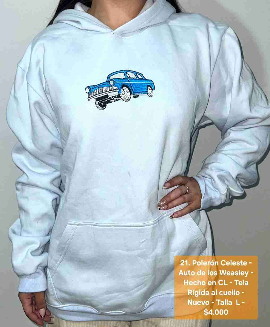 Polerón celeste con auto Weasley
