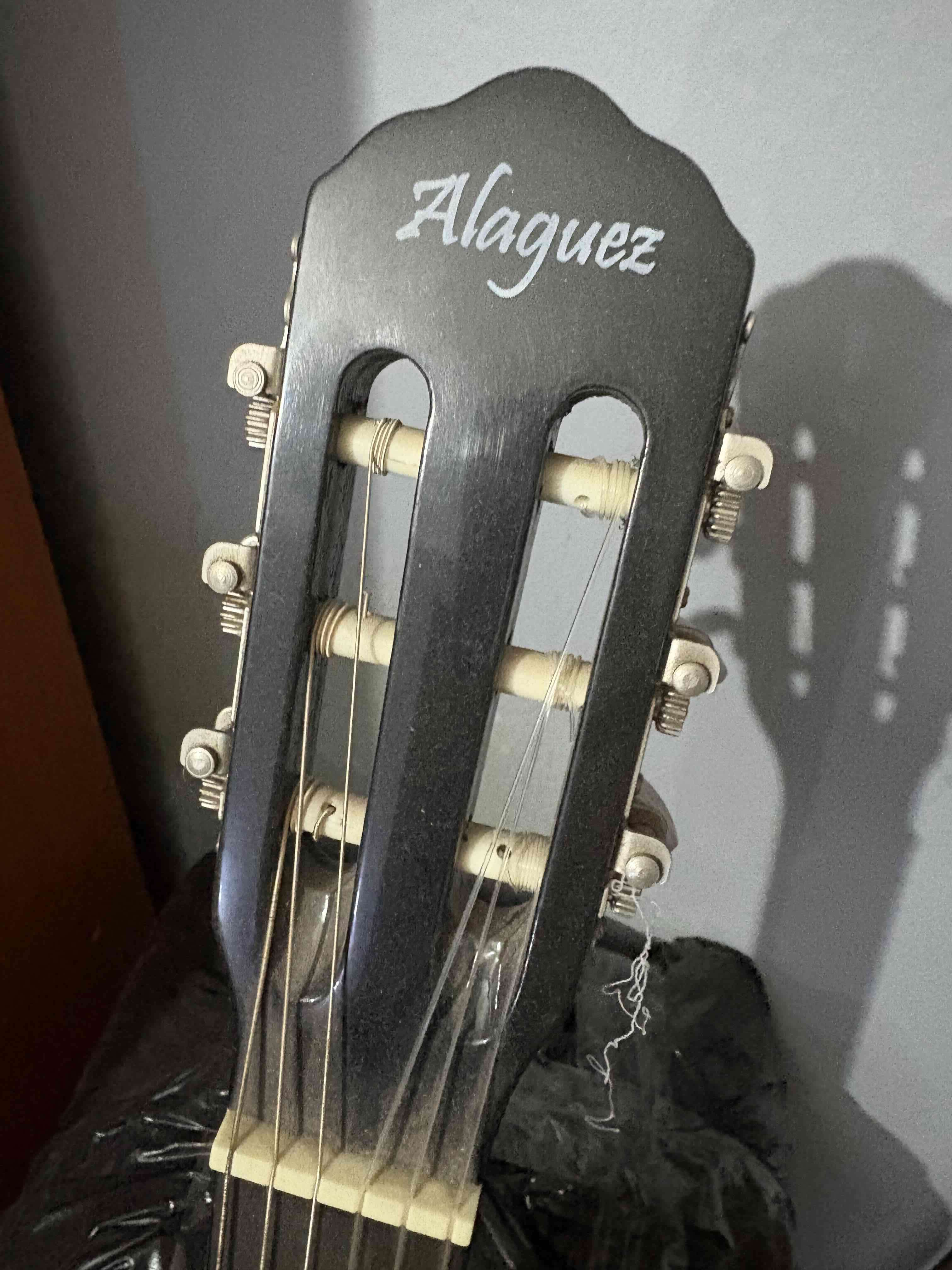 Guitarra acústica negra Alagüez - miniatura 3
