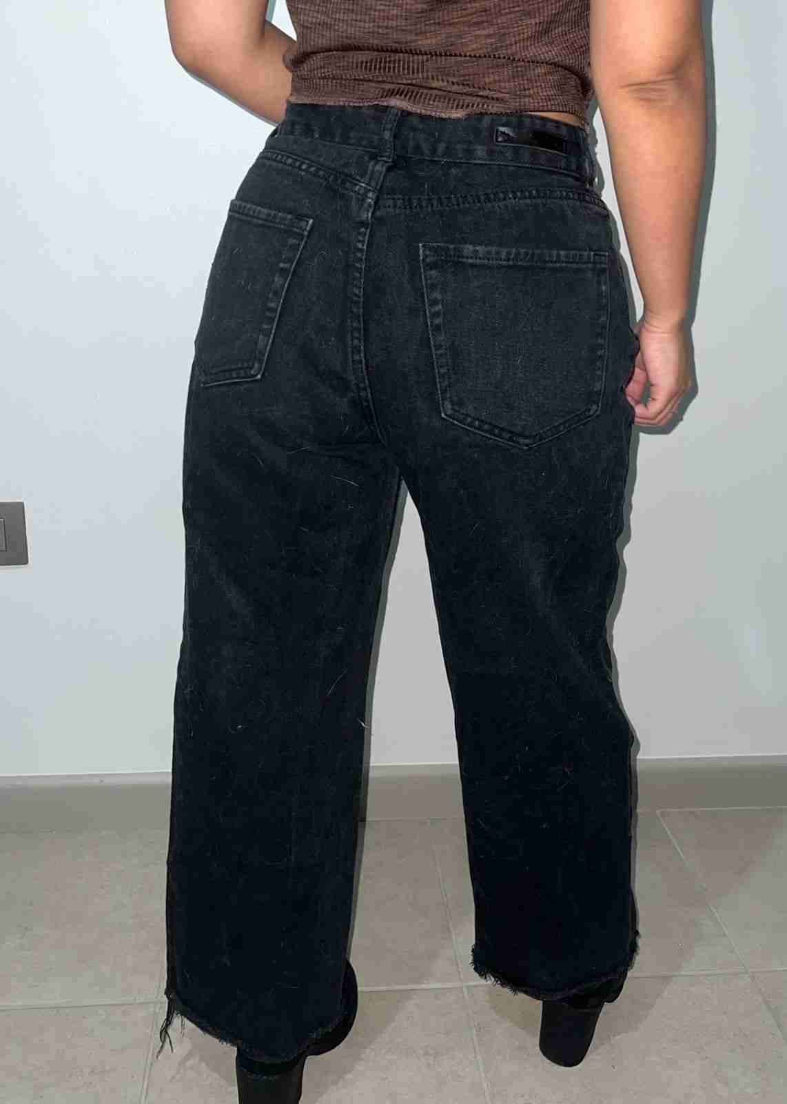 Jeans negro corte crop - miniatura 2