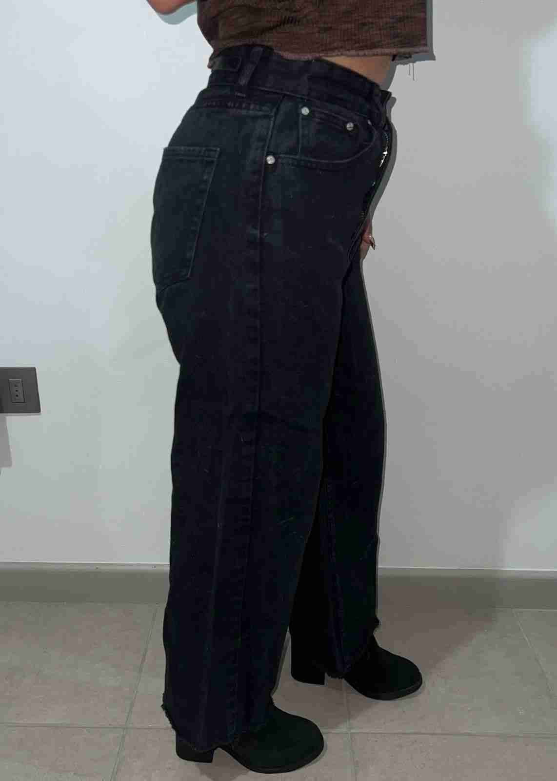 Jeans negro corte crop - miniatura 3