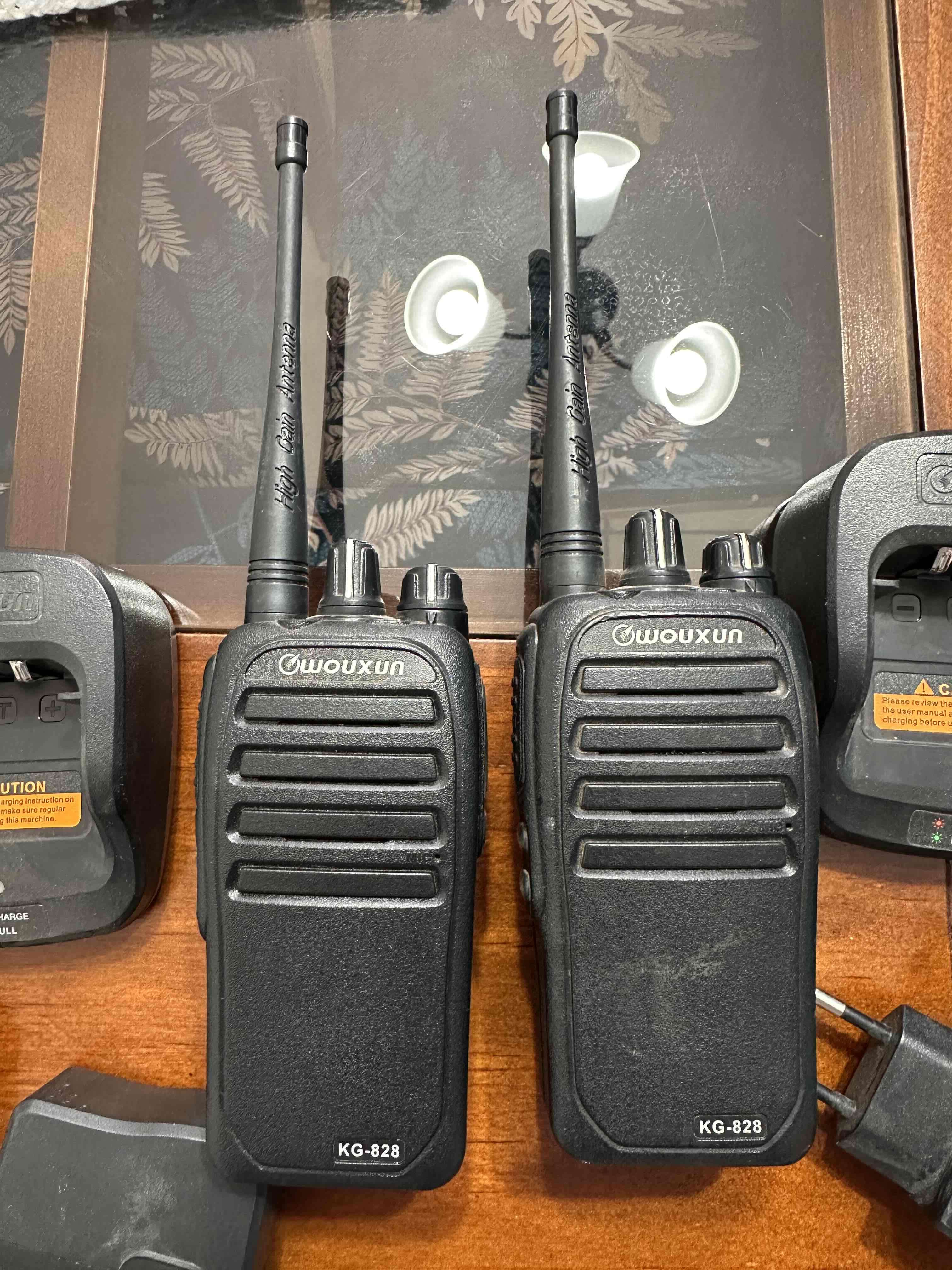 Radios portátiles UHF Wouxun con cargadores - miniatura 2