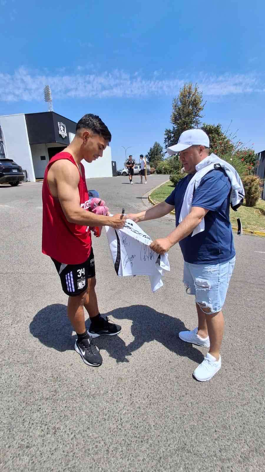 Camiseta firmada de fútbol plantel Colo coló 2025 - miniatura 6