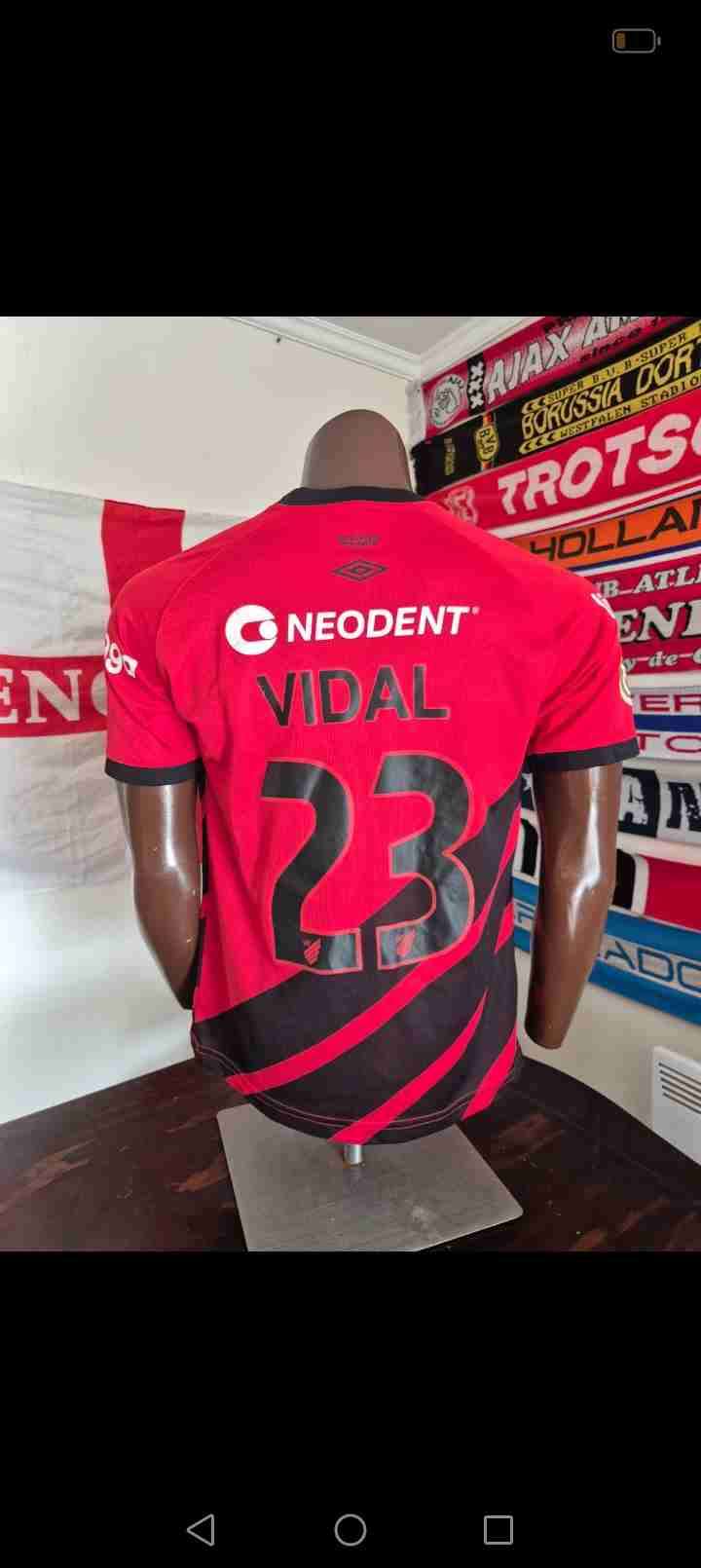 Camiseta fútbol roja Umbro - miniatura 2