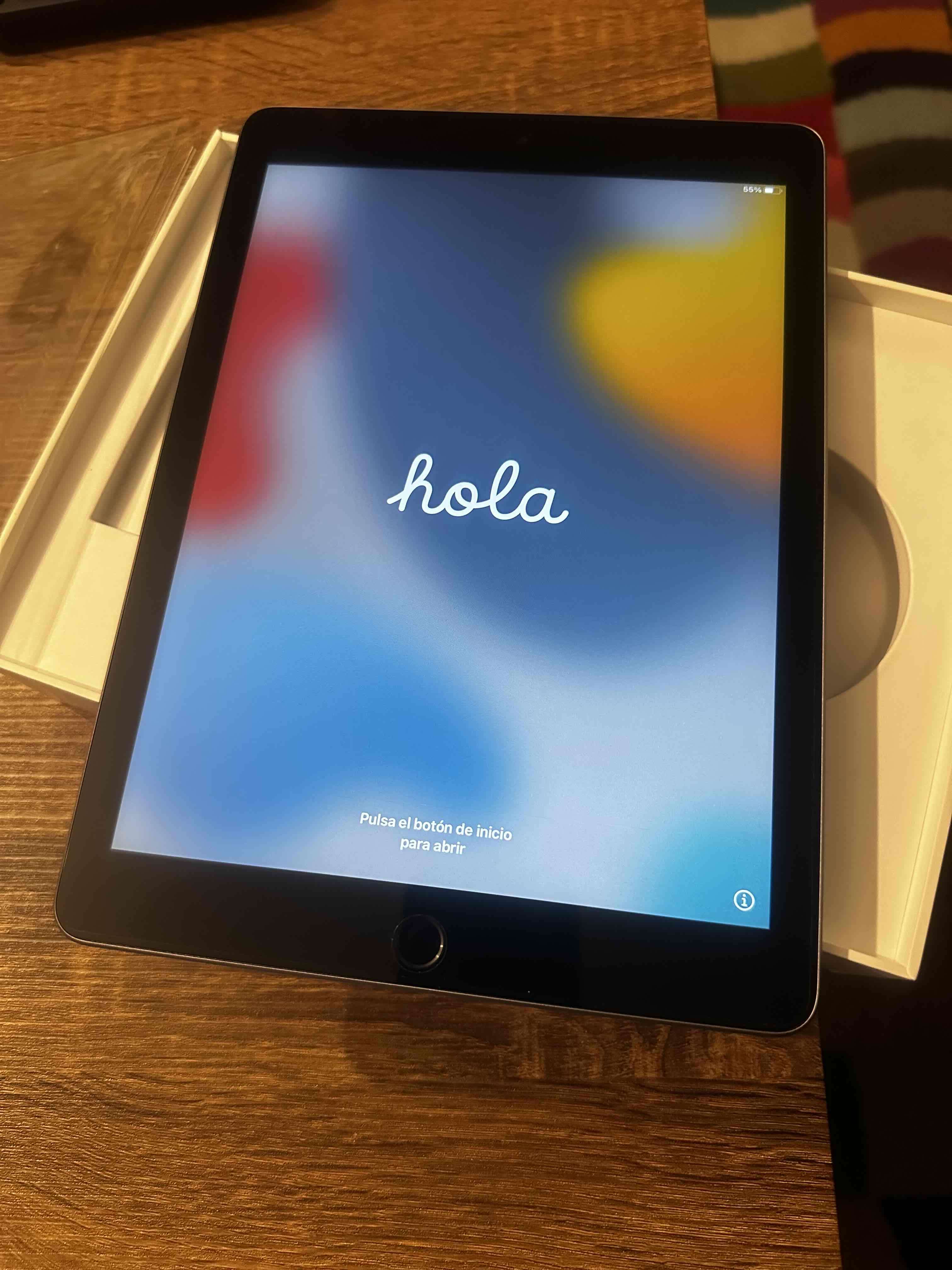 iPad 6ta generación plateado - miniatura 3