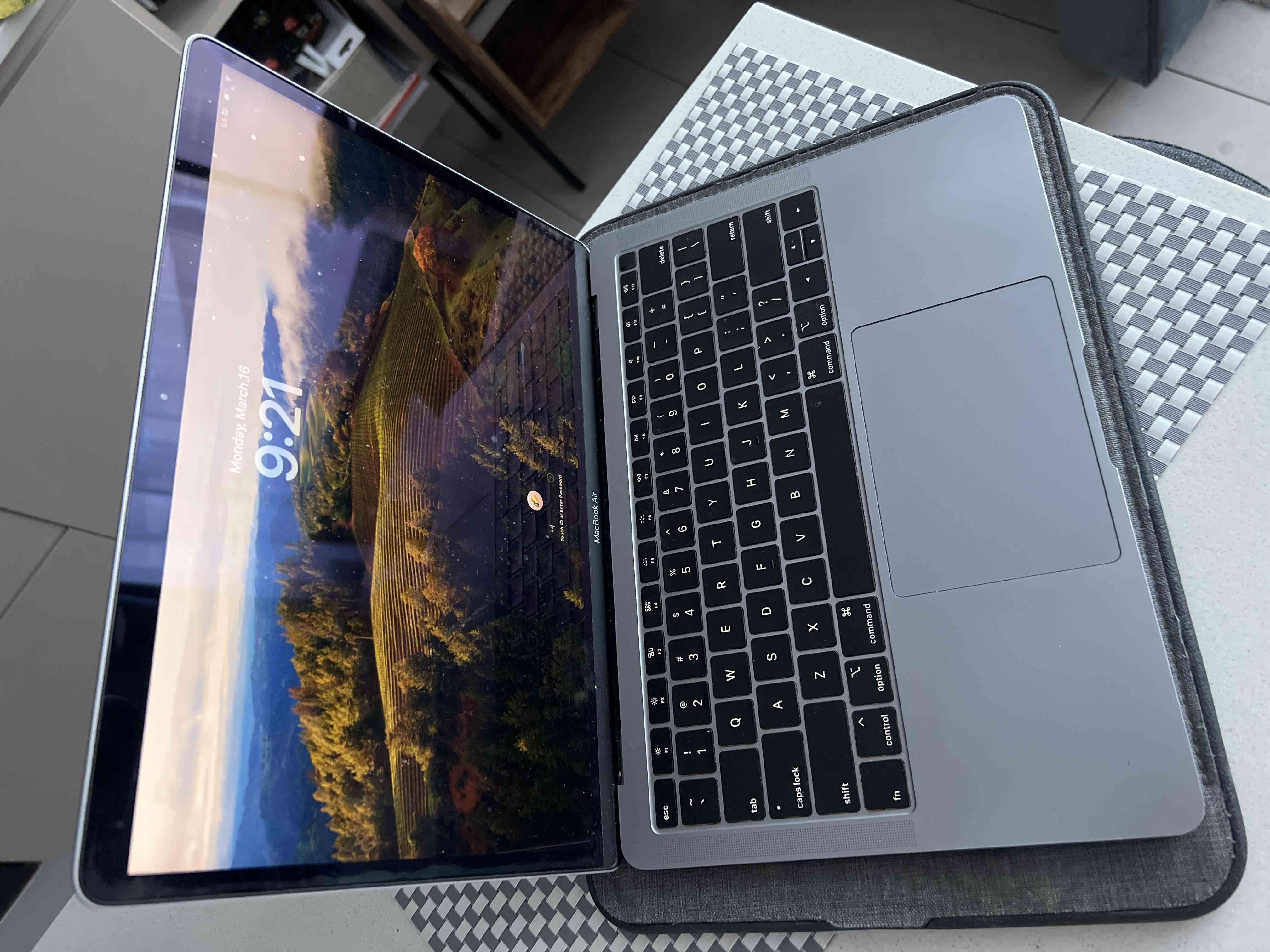Macbook Air Retina 15 gris - miniatura 2