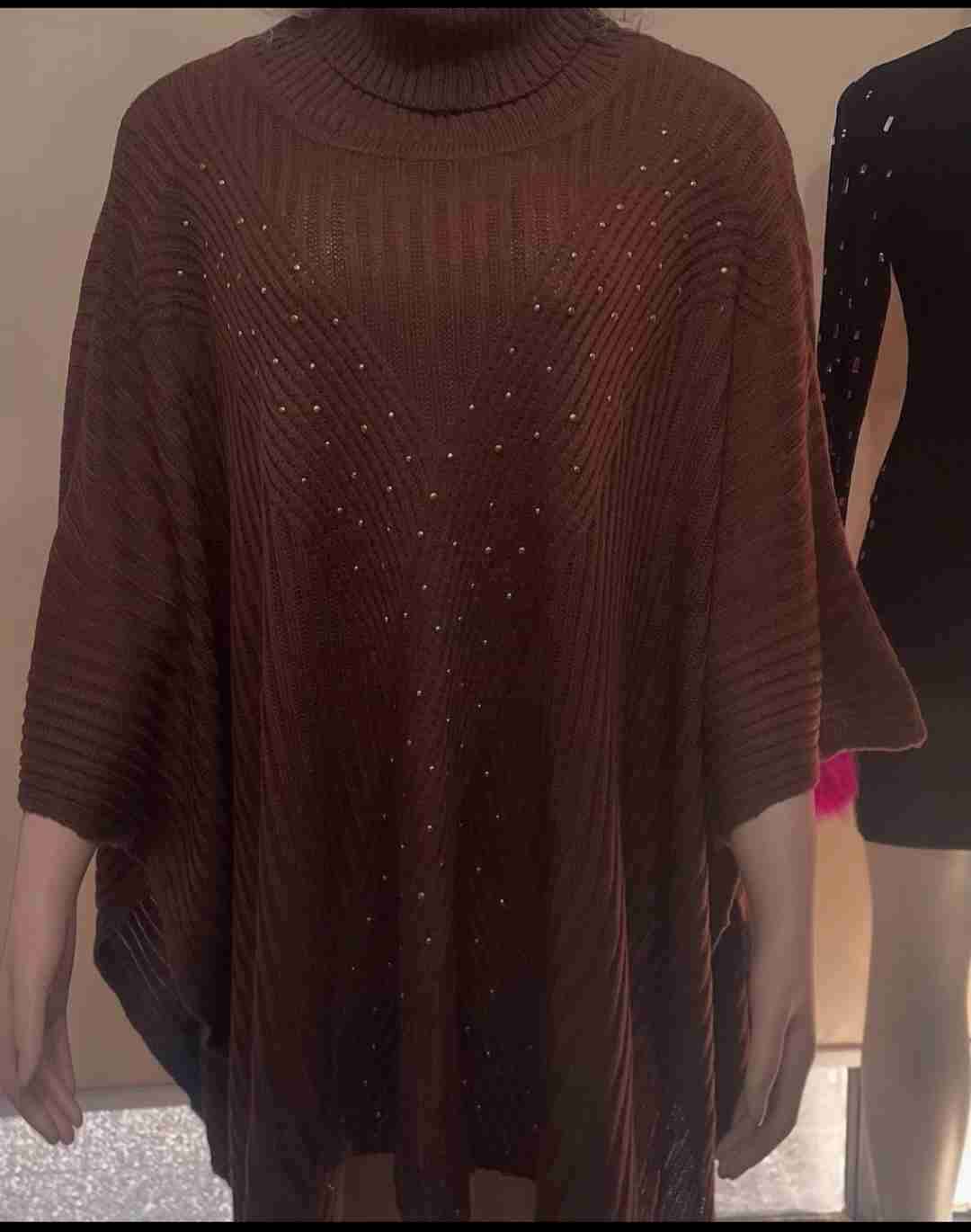 Poncho café con brillo