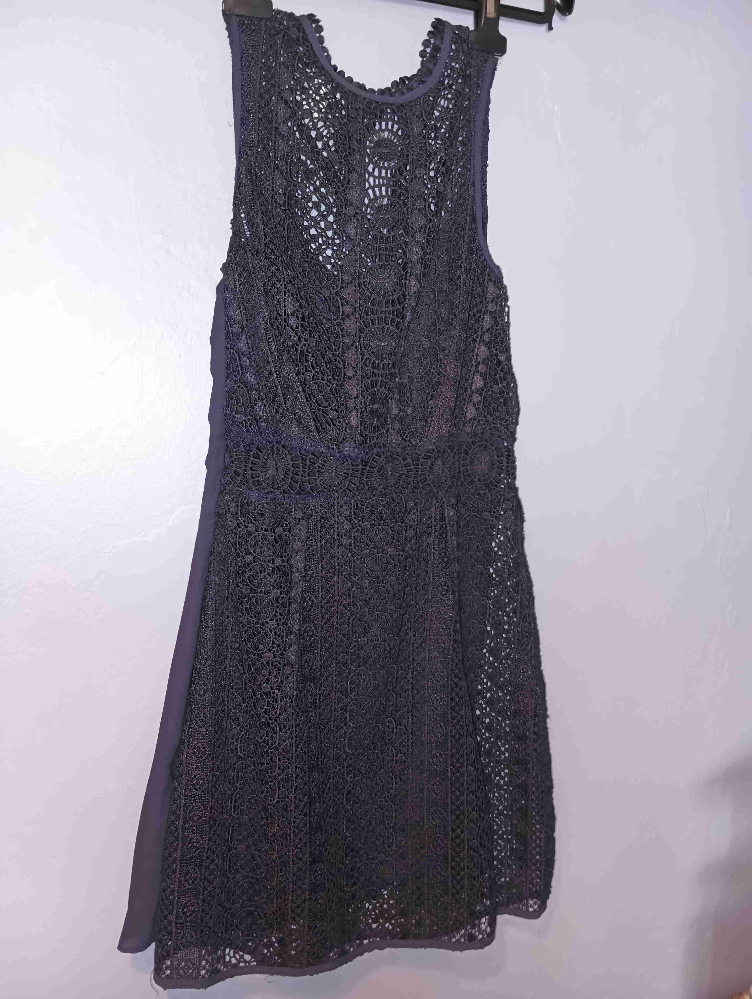 Vestido de encaje negro elegante