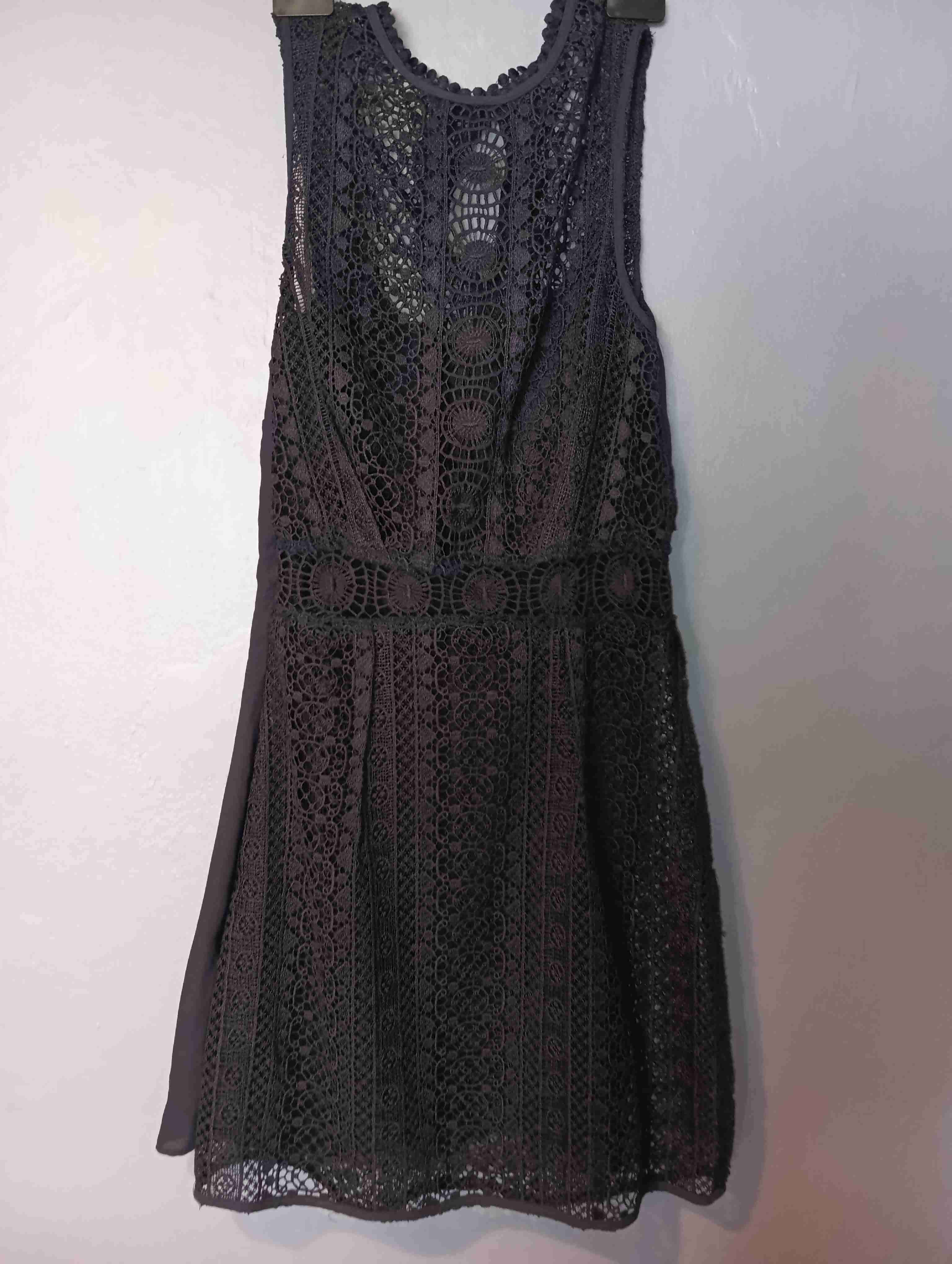 Vestido de encaje negro elegante - miniatura 3