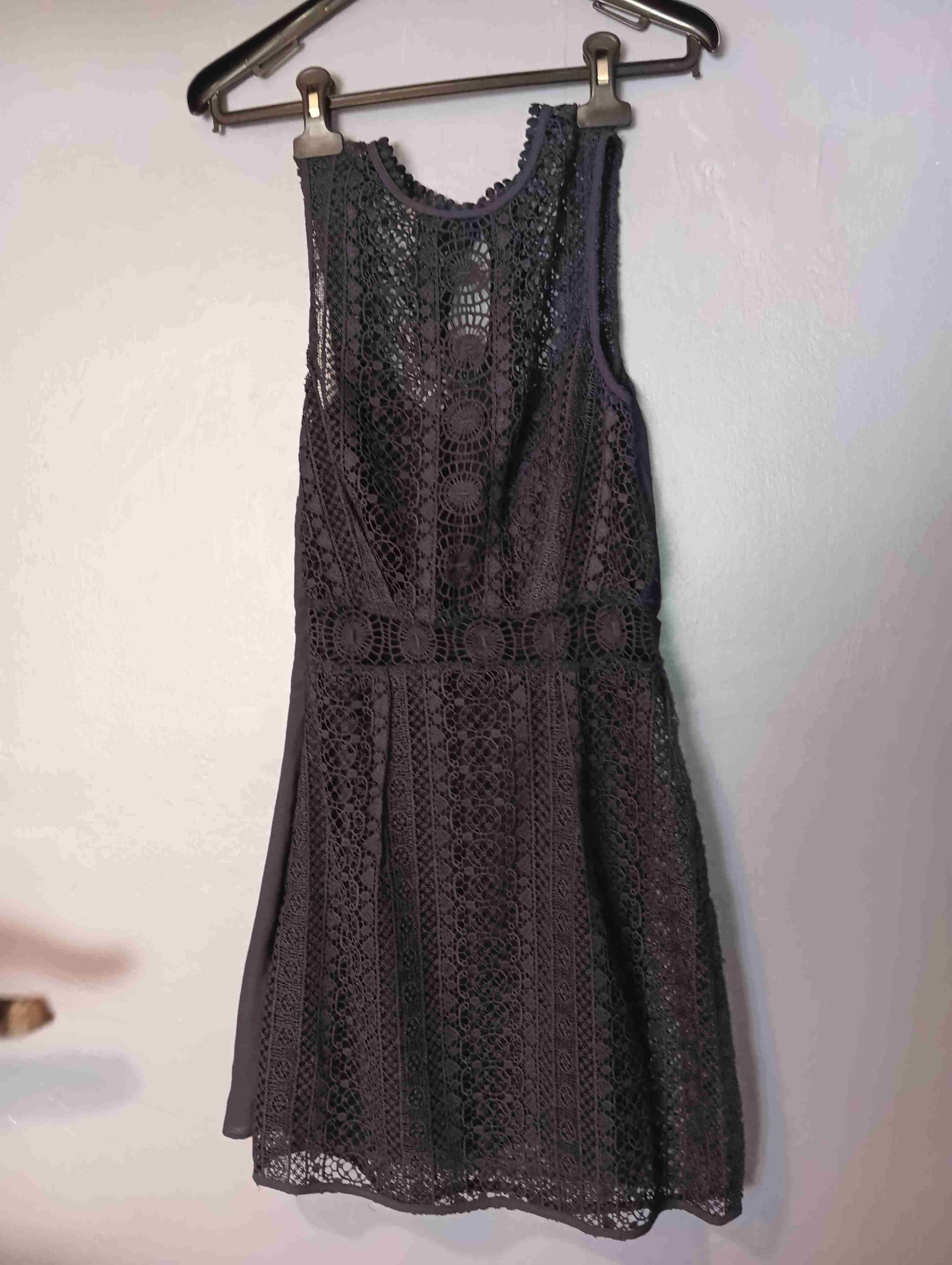 Vestido de encaje negro elegante - miniatura 4