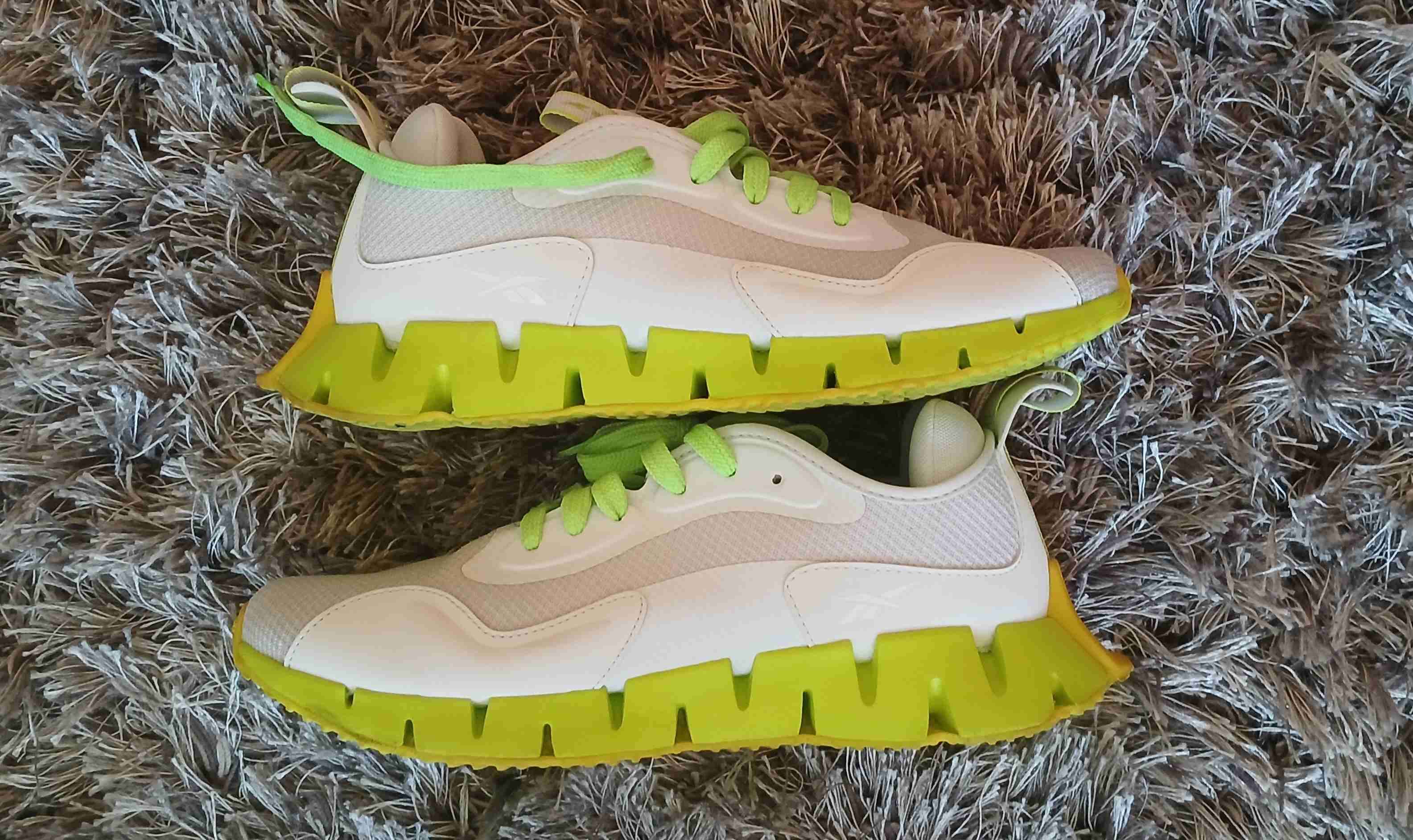 Zapatillas deportivas blancas y verdes Reebok