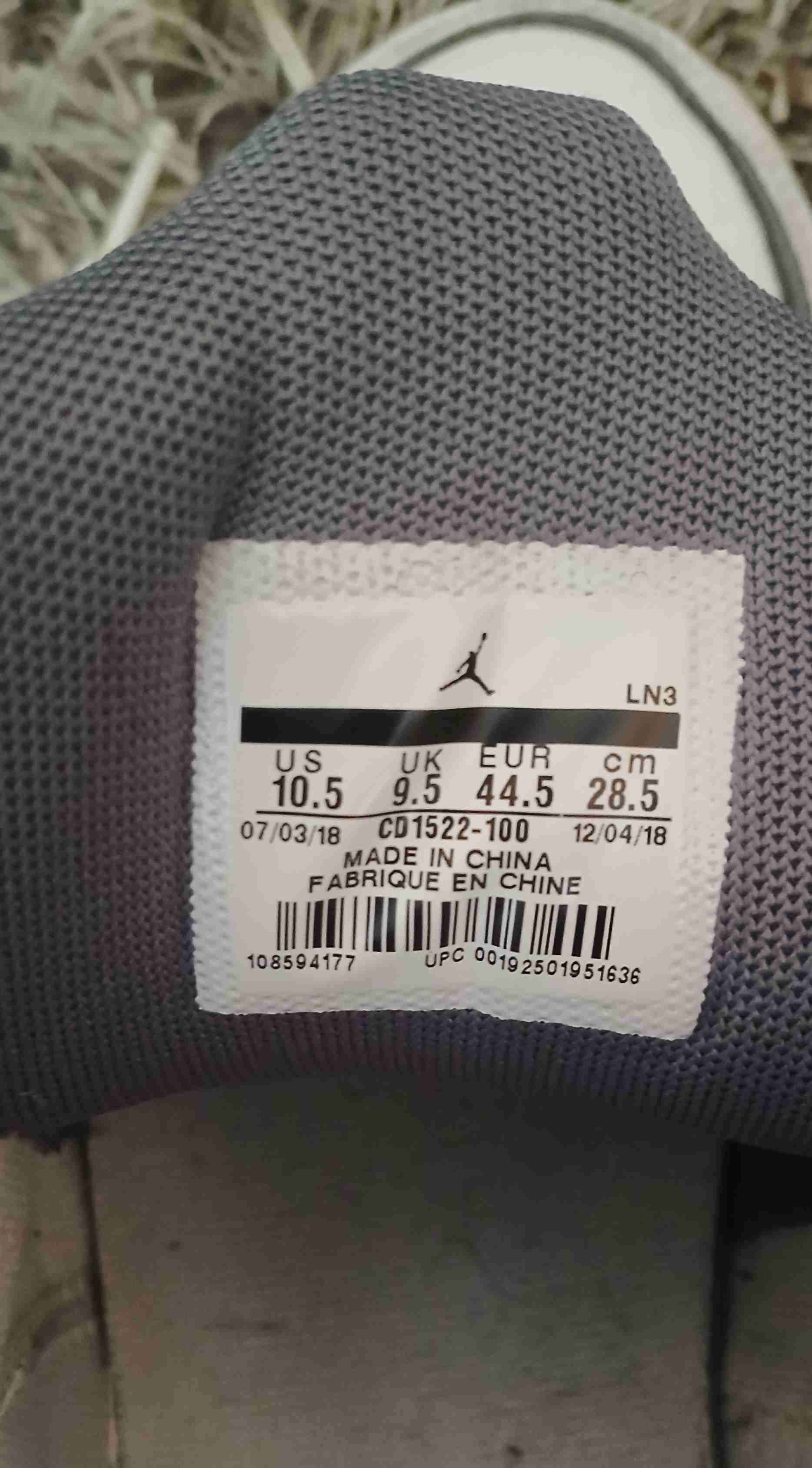 Zapatillas deportivas blancas con logo Jordan - miniatura 4