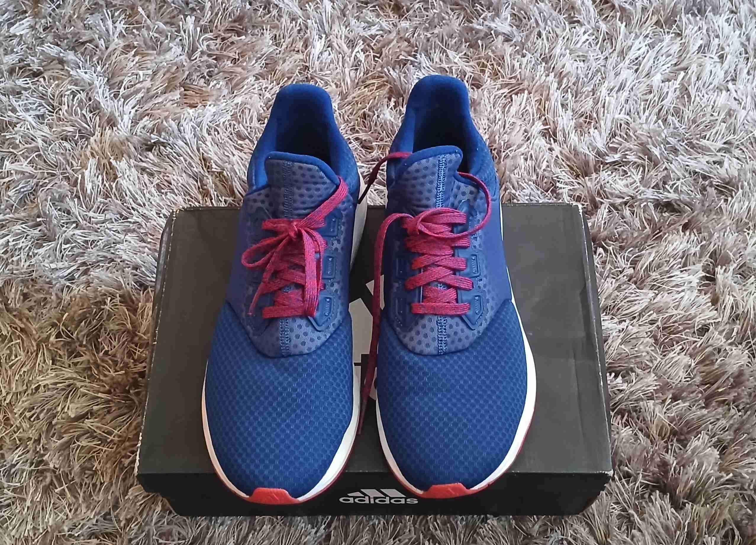 Zapatillas deportivas azules y rojas Adidas - miniatura 3