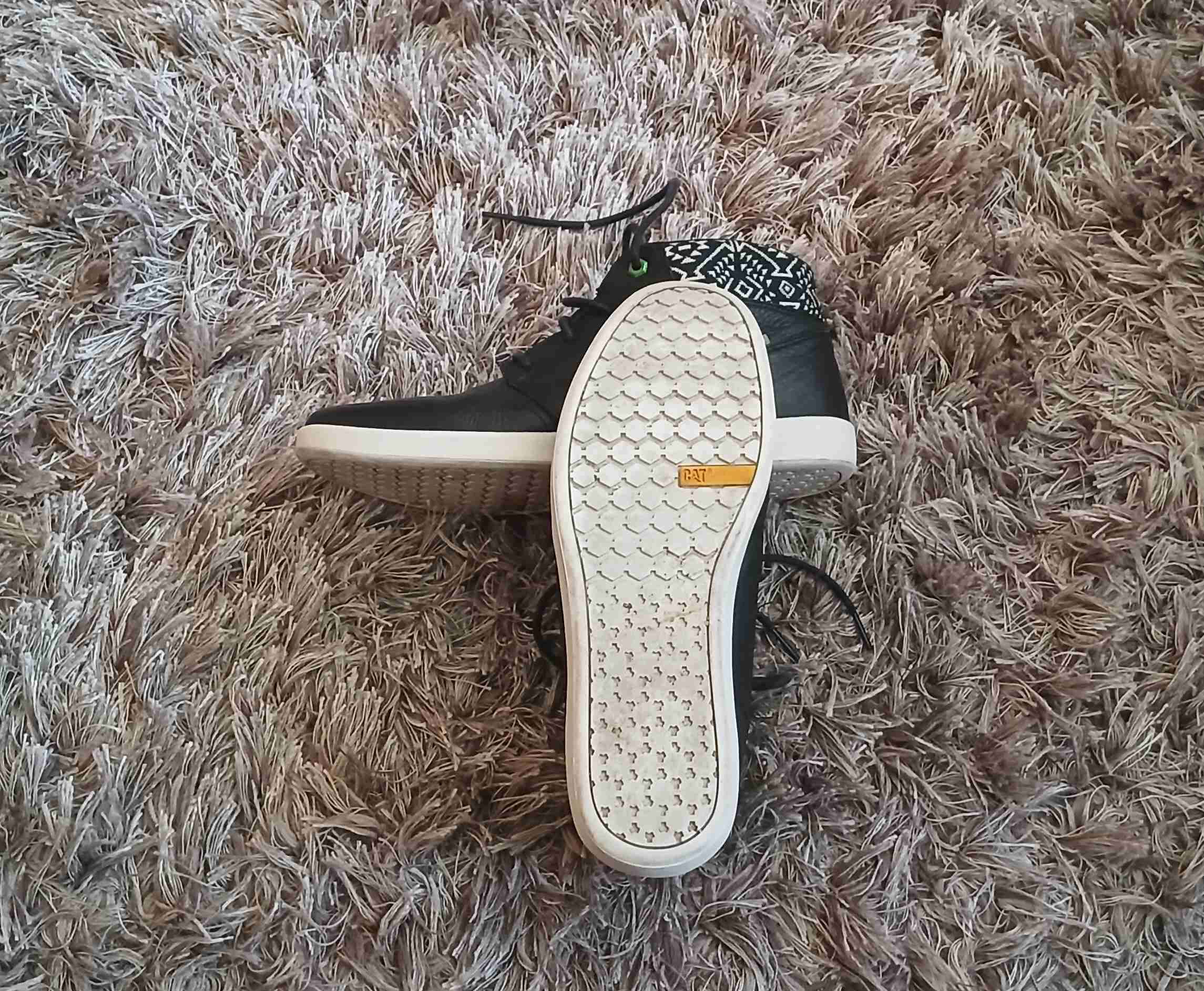 Zapatillas de cuero negro con diseño Cat - miniatura 2