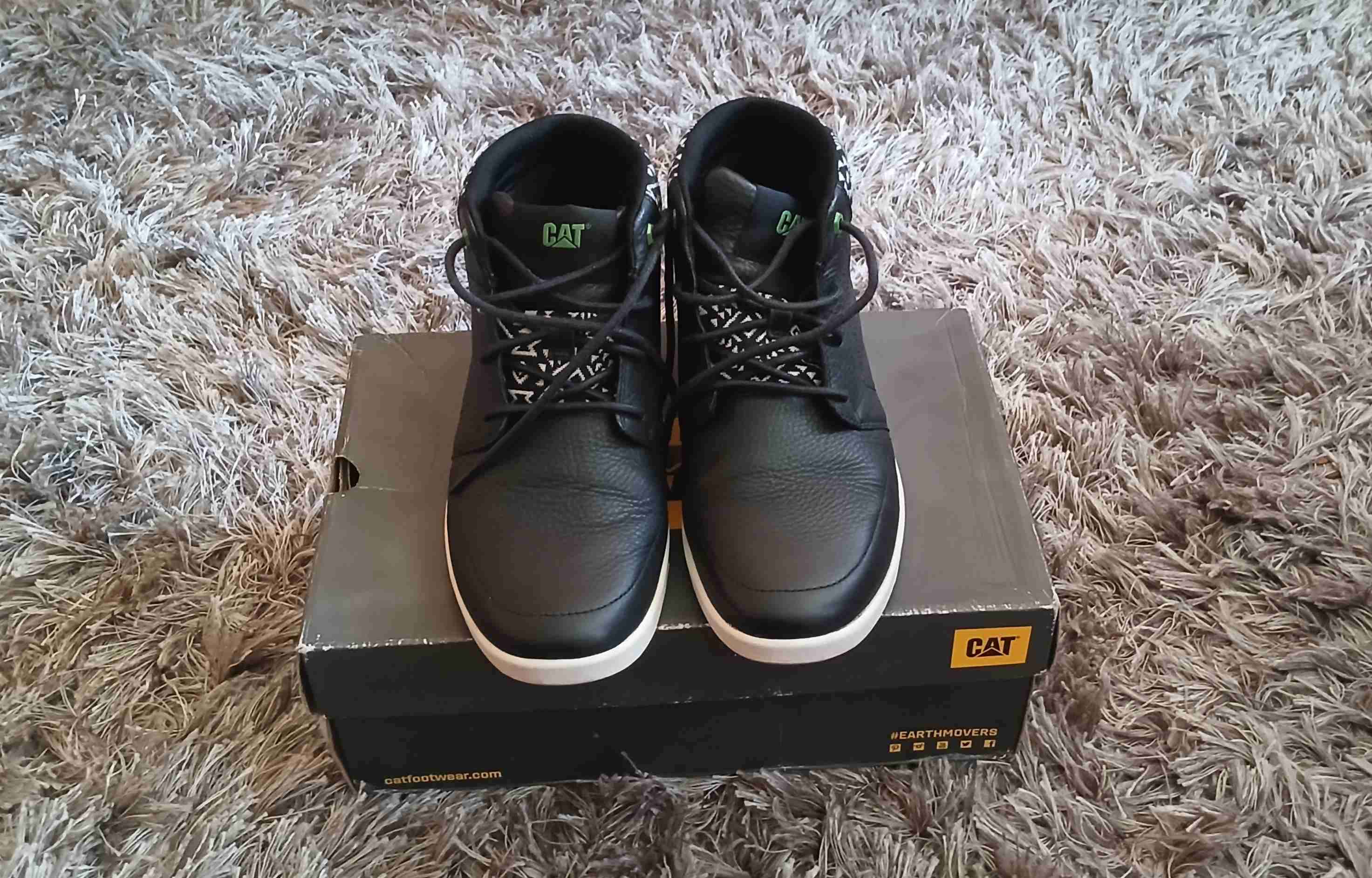 Zapatillas de cuero negro con diseño Cat - miniatura 3