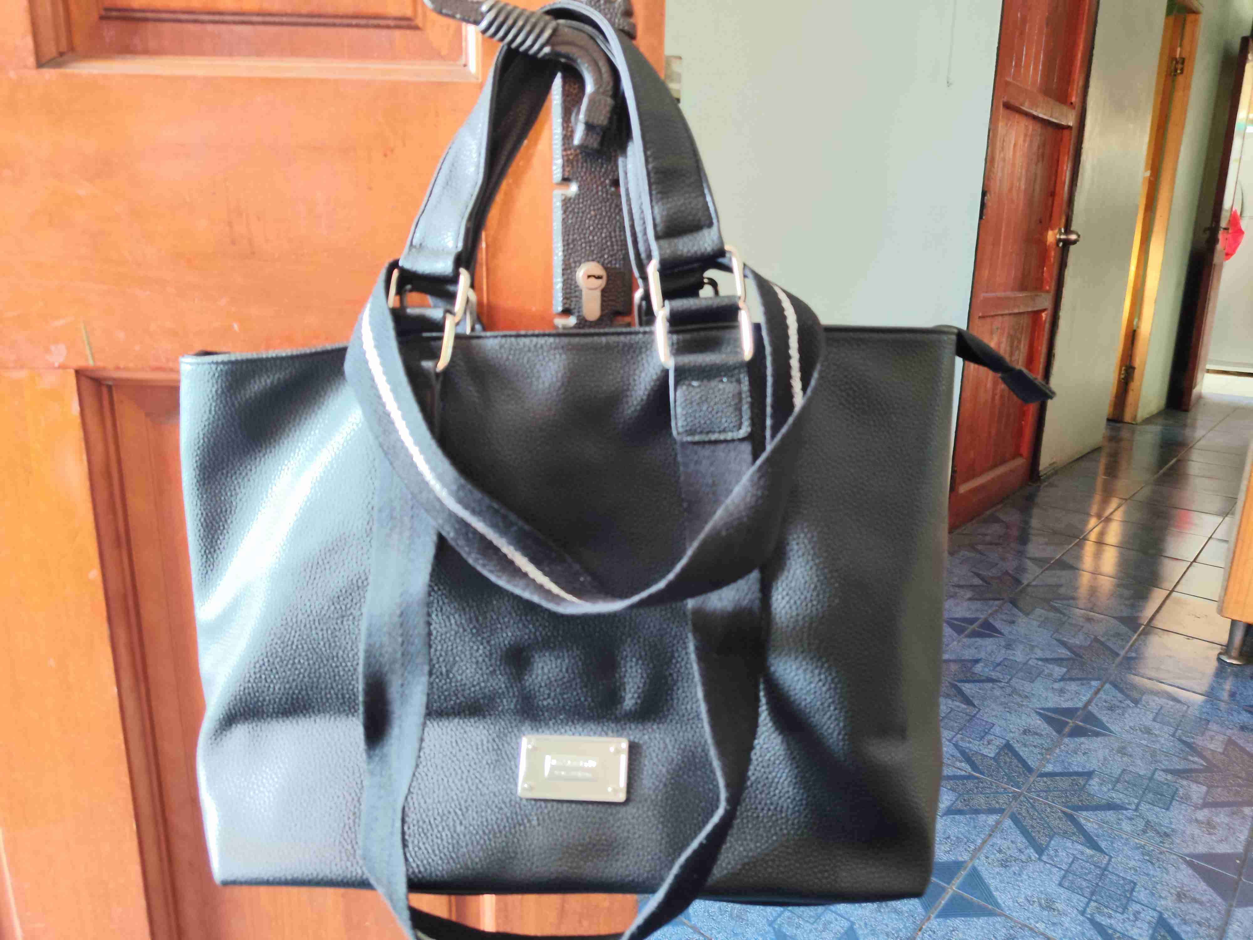 Bolso negro Basement