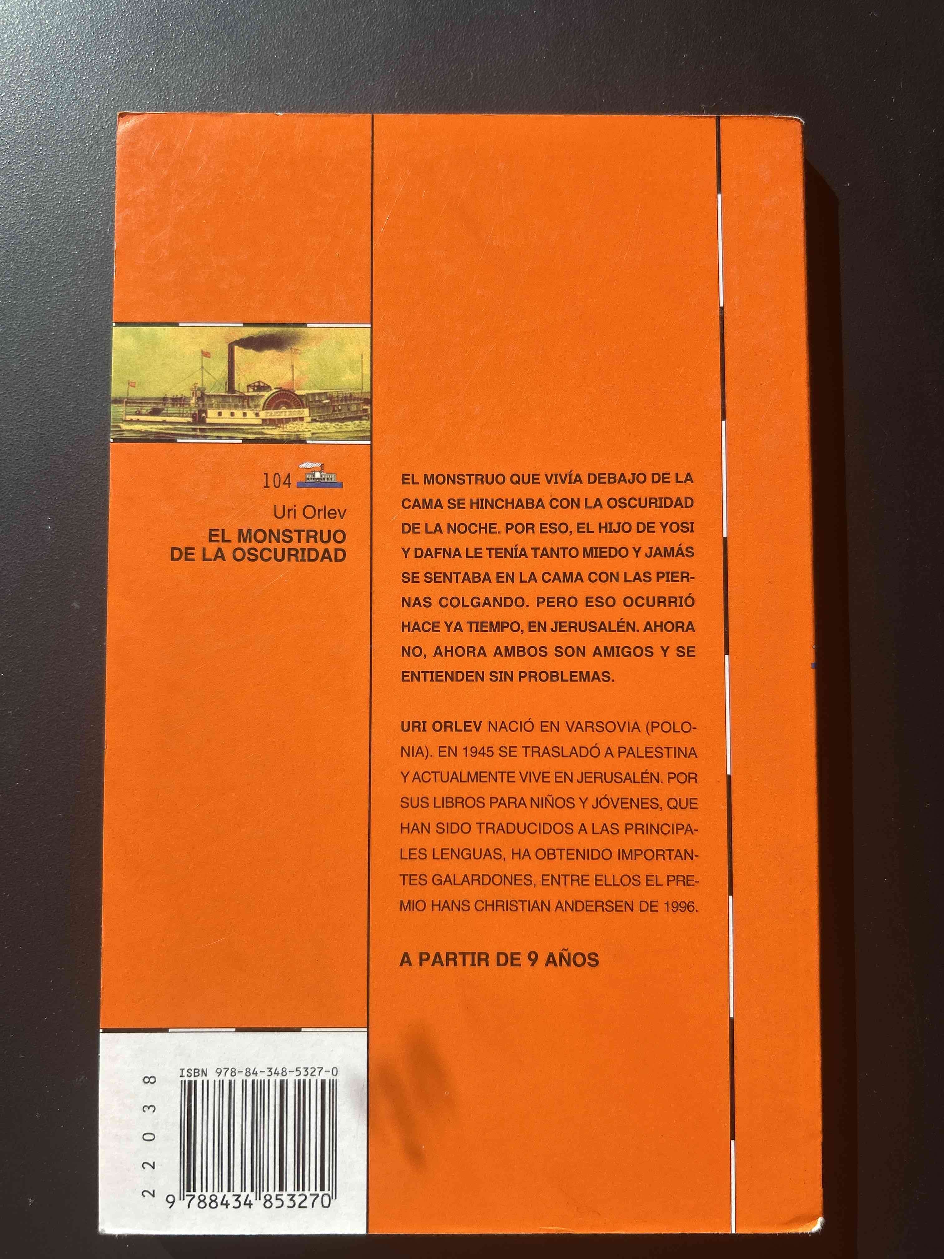 Libro 'El monstruo de la oscuridad' - miniatura 2