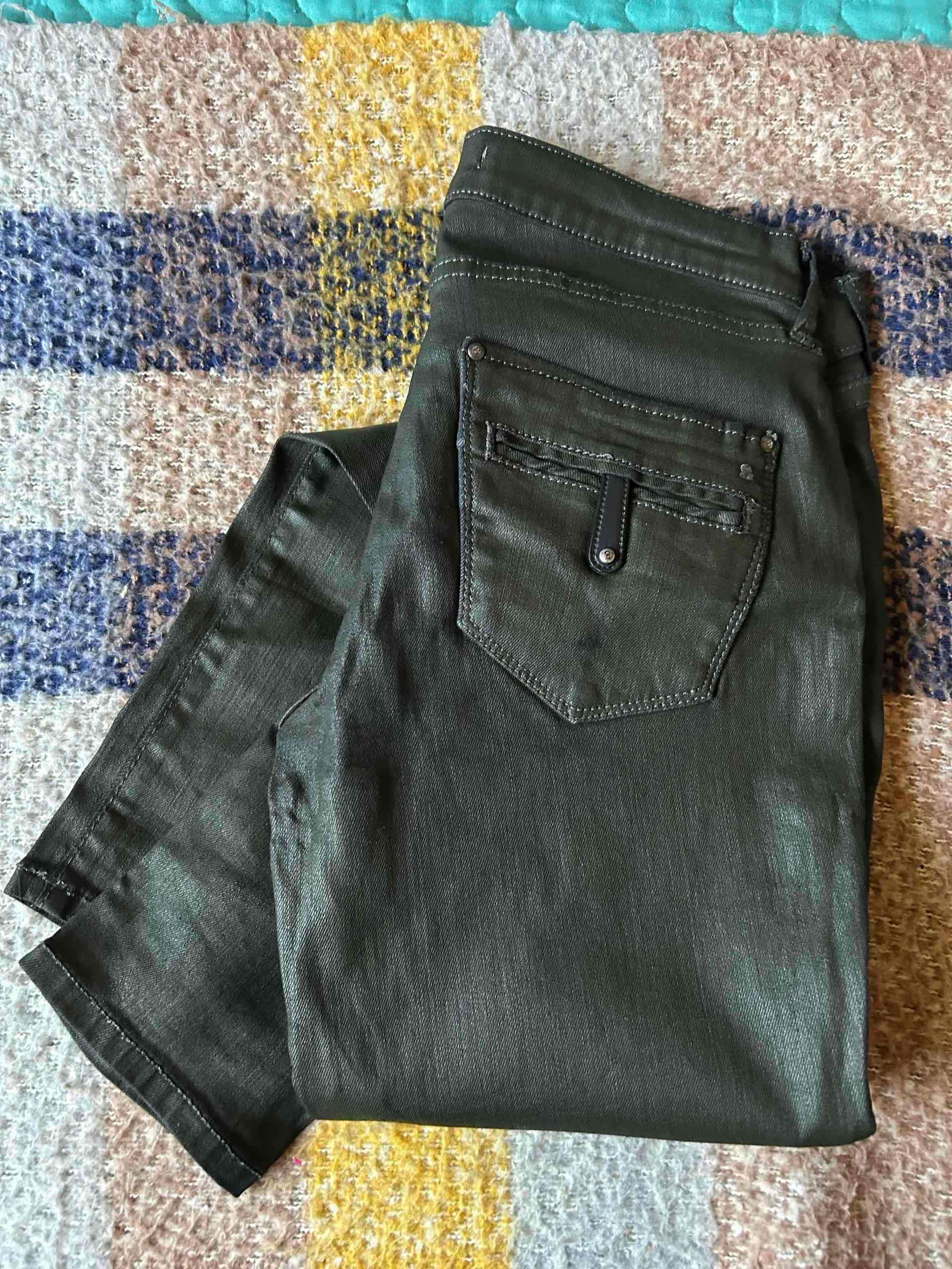 Pantalones negros de cuero sintético - miniatura 3
