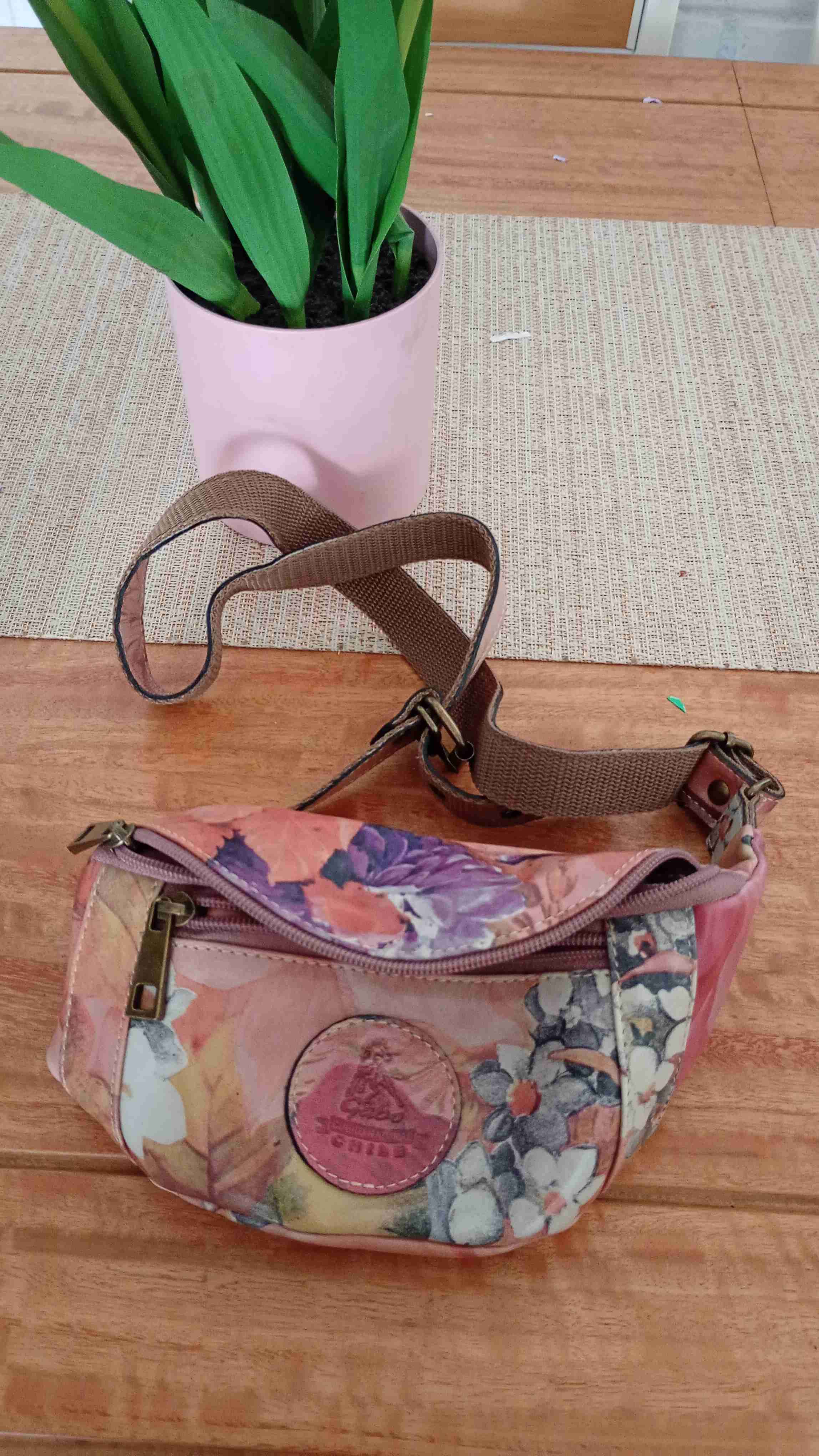 Banano cuero con estampado de flores