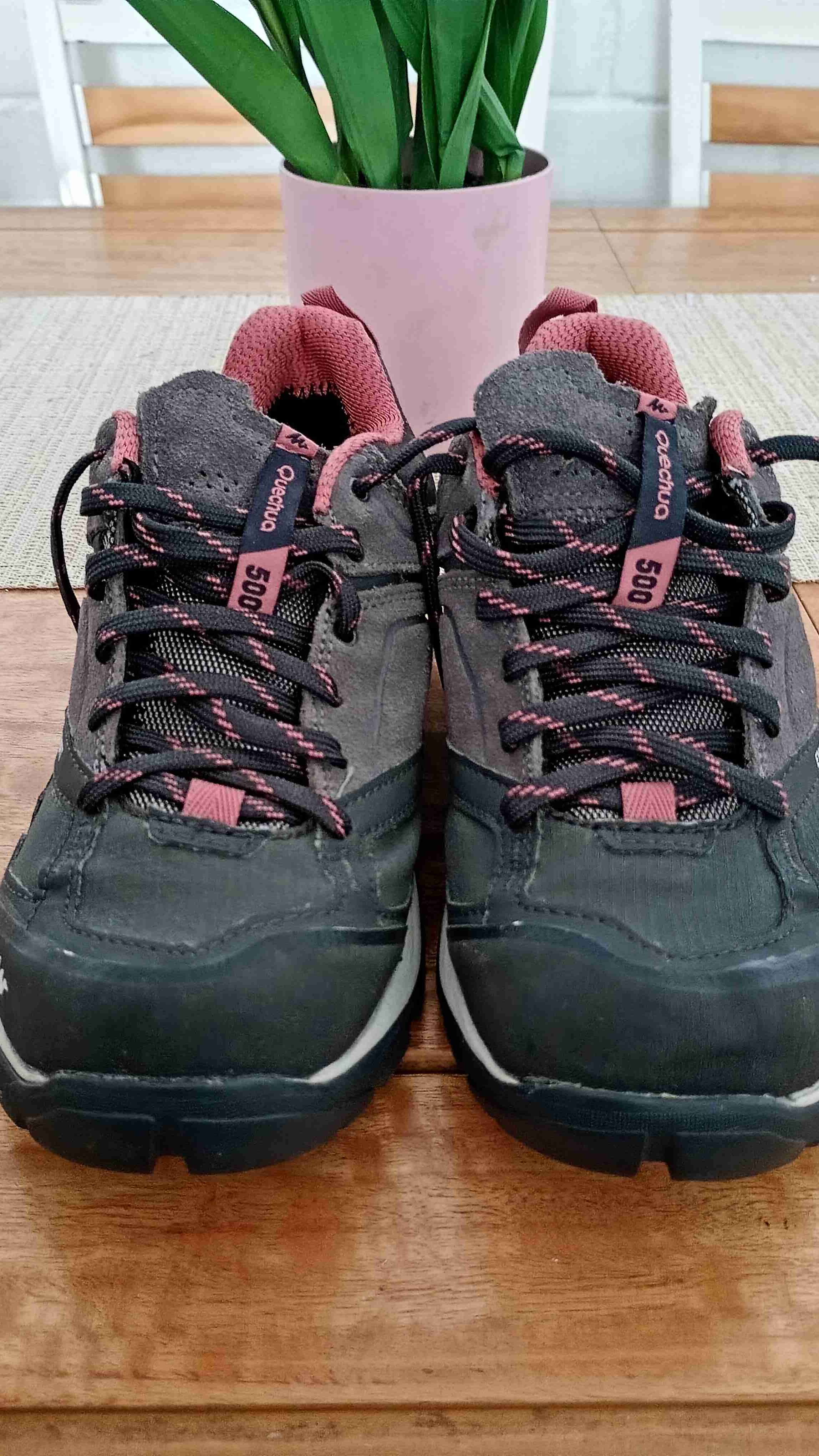 Zapatillas trekking Quechua grises con negro - miniatura 2