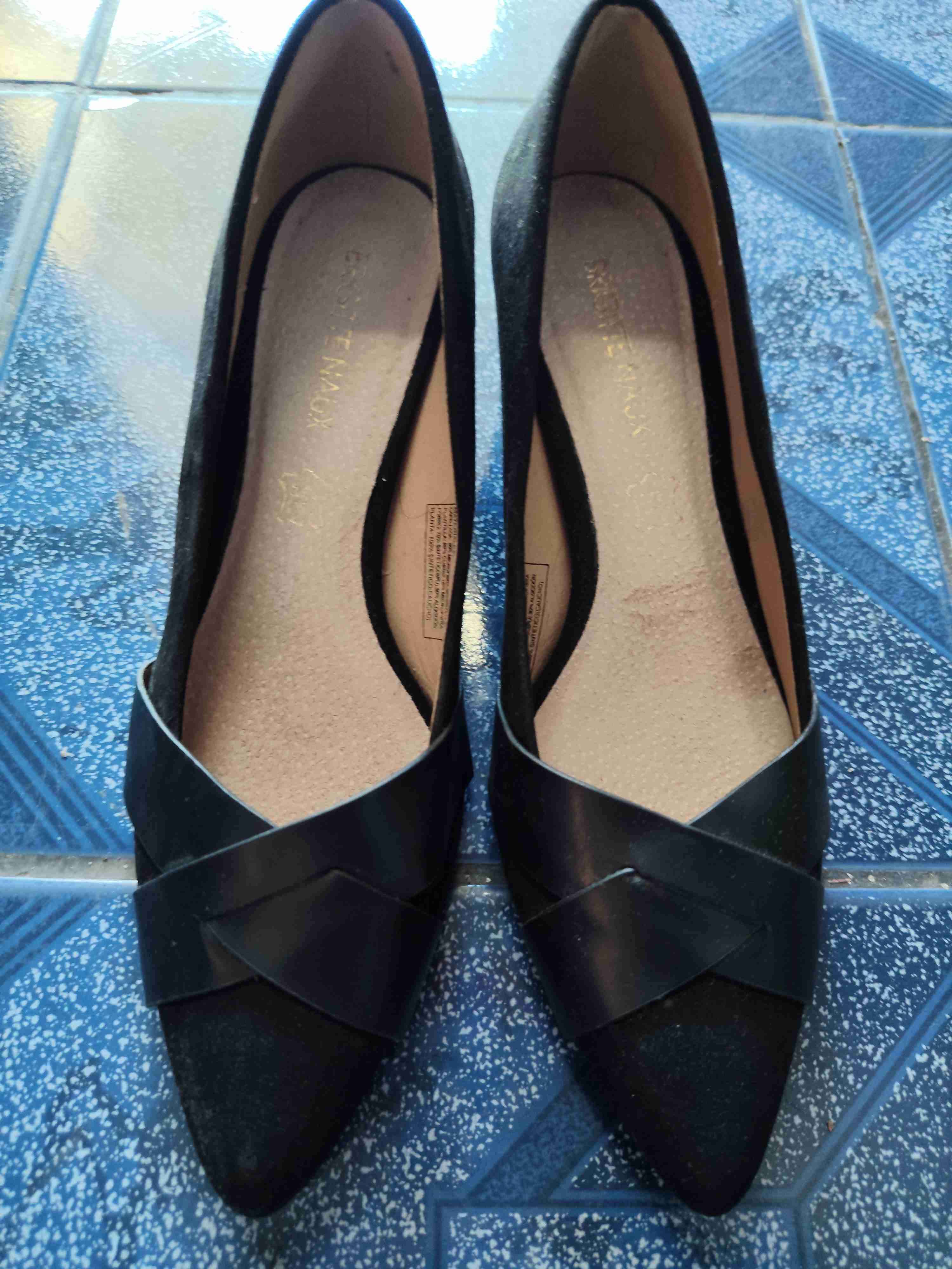 Zapatos planos negros elegantes