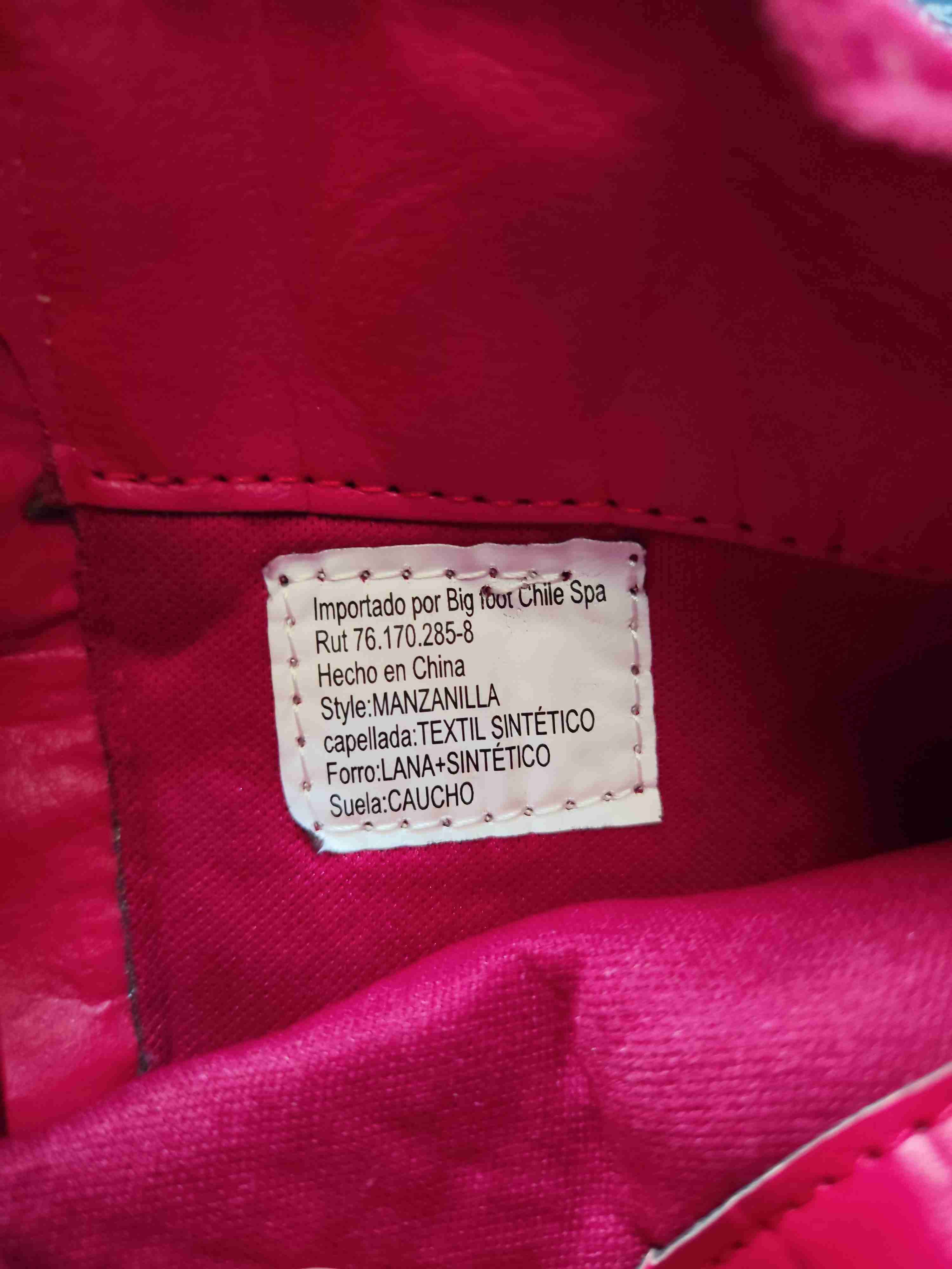 Botas rojas con hebillas - miniatura 2