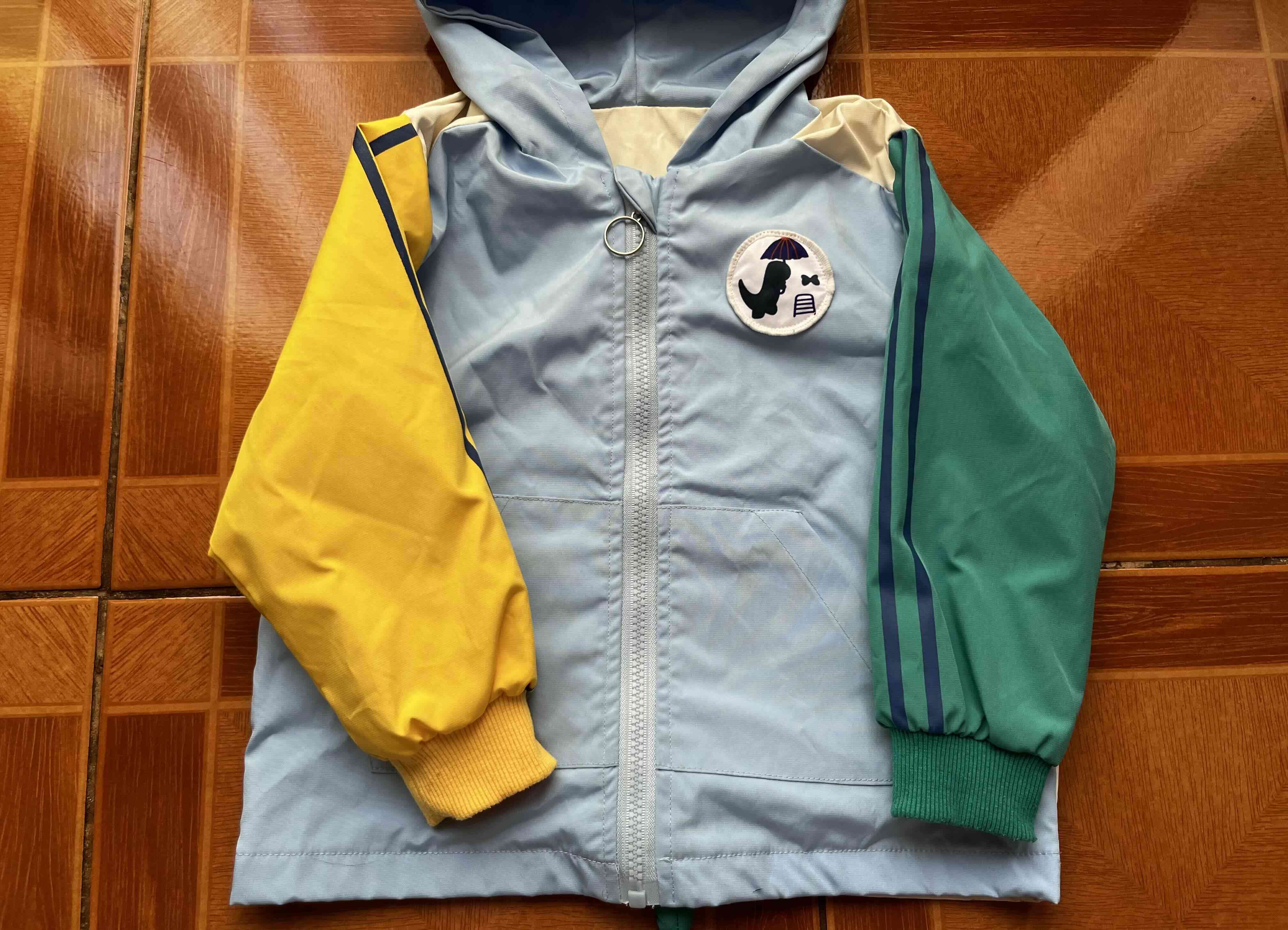 Chaqueta infantil tricolor con capucha